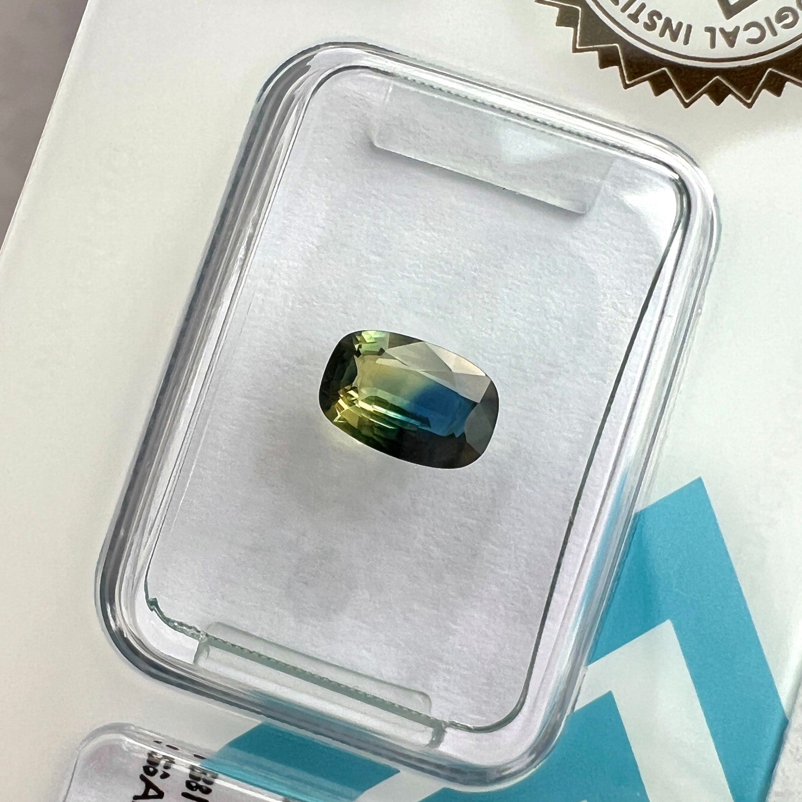 Unique IGI CERTIFIED Bi Colour Blue Yellow AUSTRALIAN Sapphire 0.80ct Cushion — view 4
