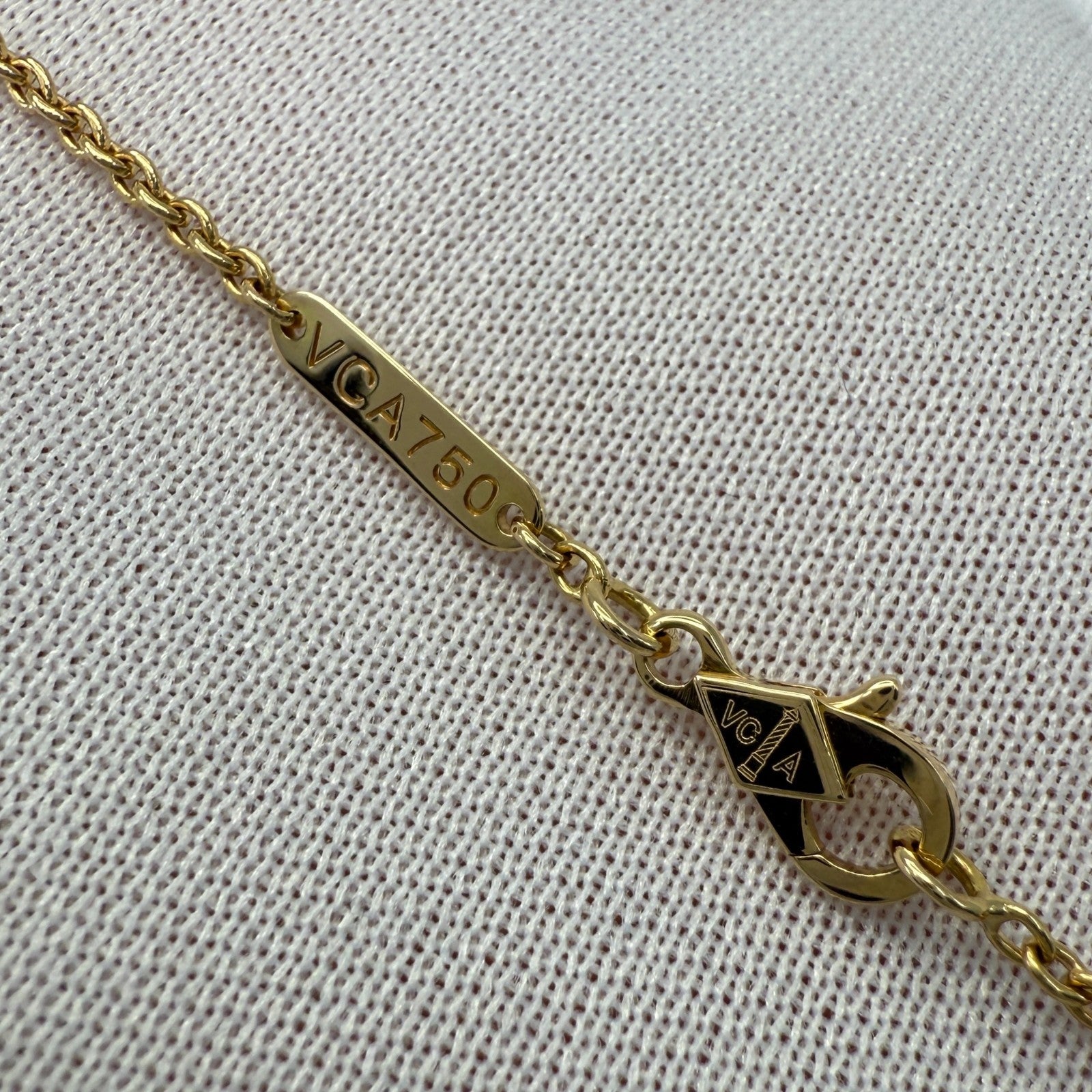 Van Cleef & Arpels Pure Alhambra Mother Of Pearl Flower 18k Yellow Gold Necklace — view 5