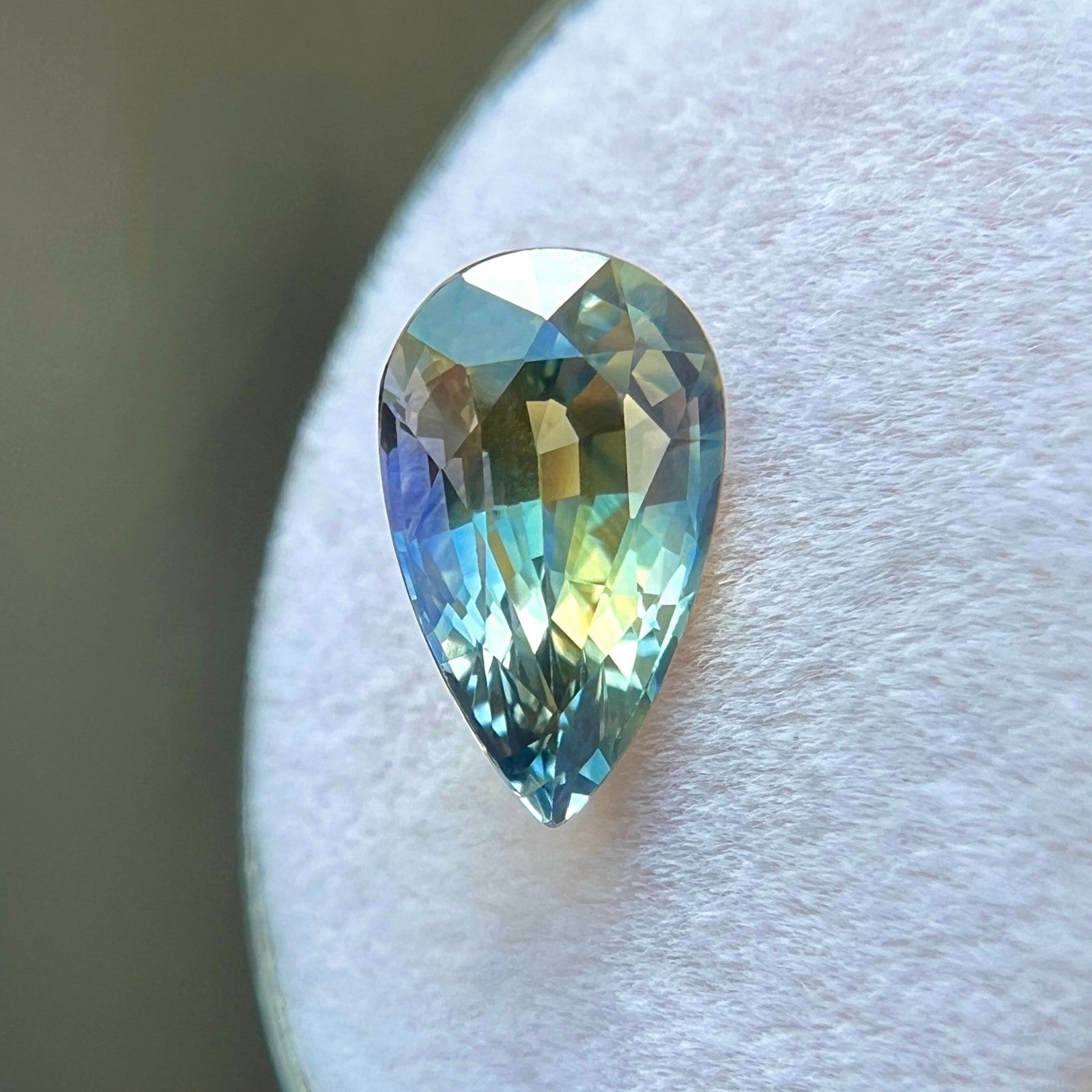 2.61ct Unique GIA CERTIFIED CEYLON Sapphire BI COLOUR Blue Yellow Pear Cut Gem — view 4