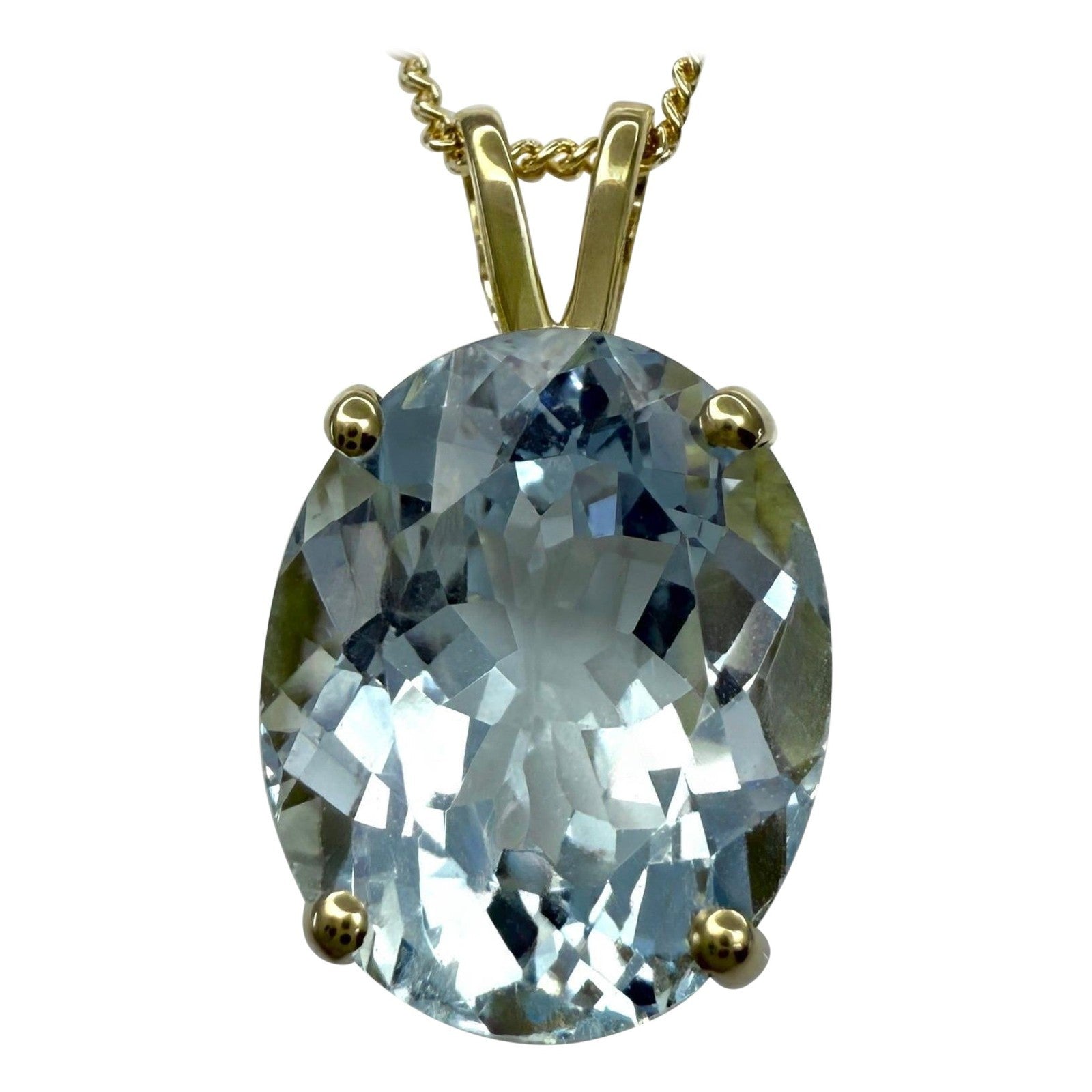 6.05 Light Blue Aquamarine Oval Cut 18k Yellow Gold Solitaire Pendant Necklace