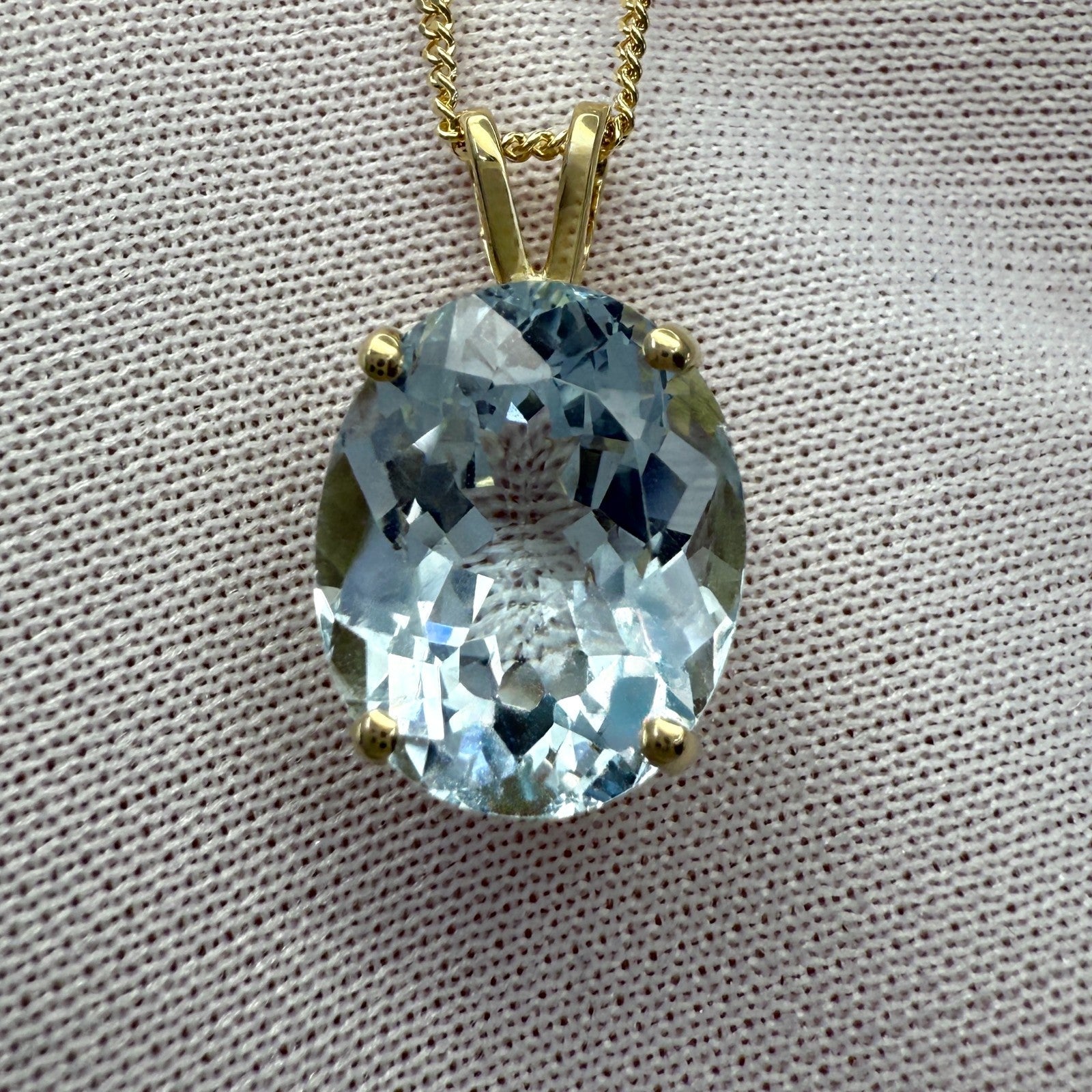 6.05 Light Blue Aquamarine Oval Cut 18k Yellow Gold Solitaire Pendant Necklace — view 4