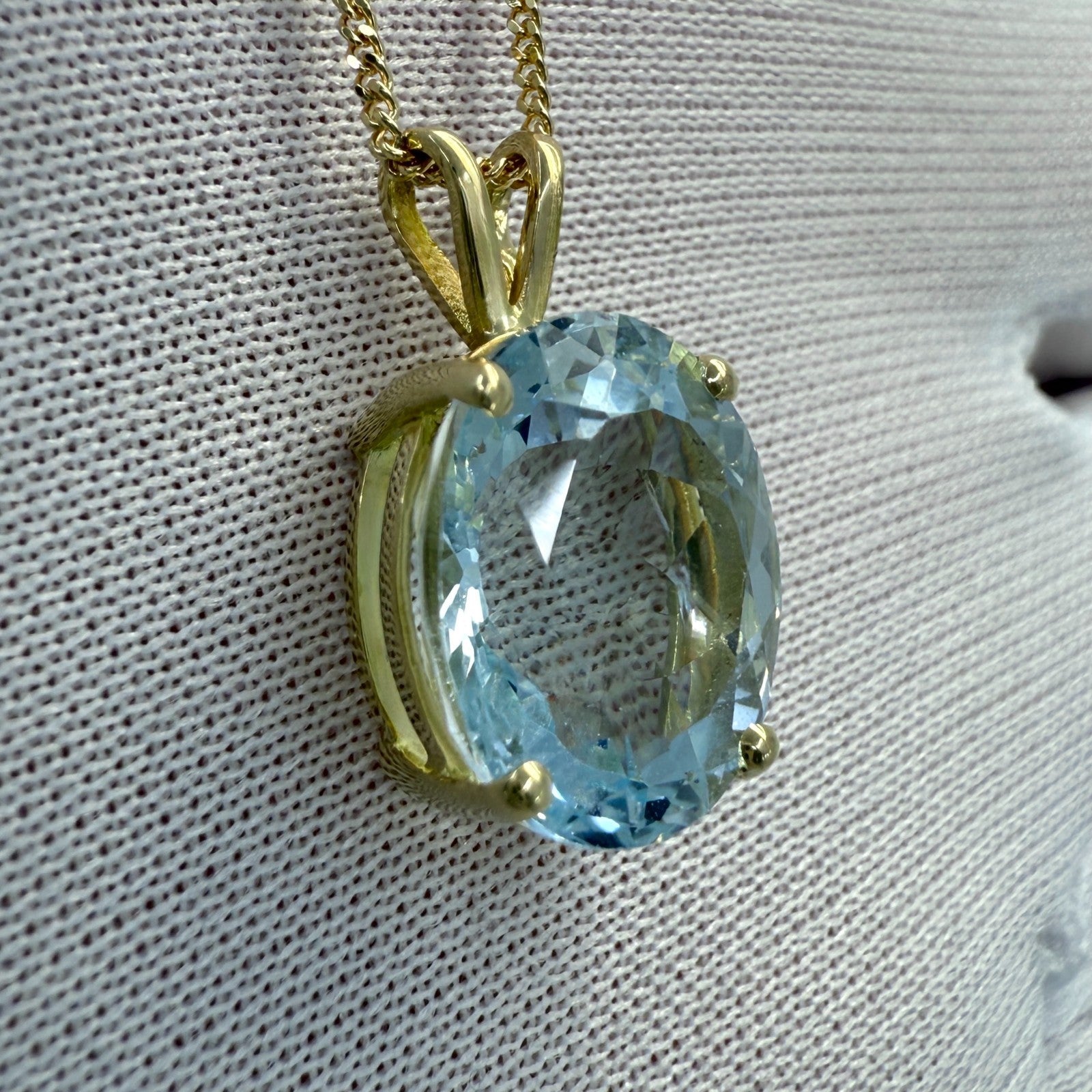 6.05 Light Blue Aquamarine Oval Cut 18k Yellow Gold Solitaire Pendant Necklace — view 5