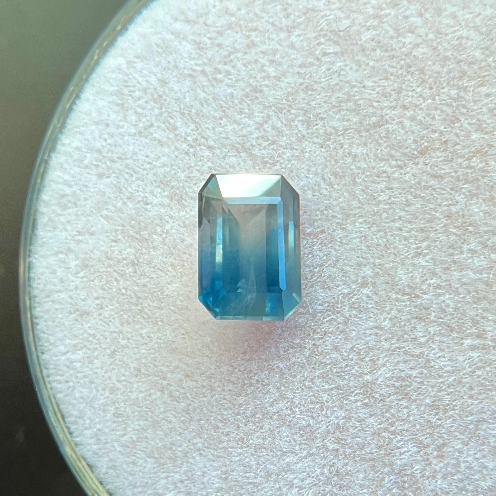 Unique GIA CERTIFIED Bi Colour Sapphire NATURAL 0.93ct Parti Colour Octagon Cut — view 3