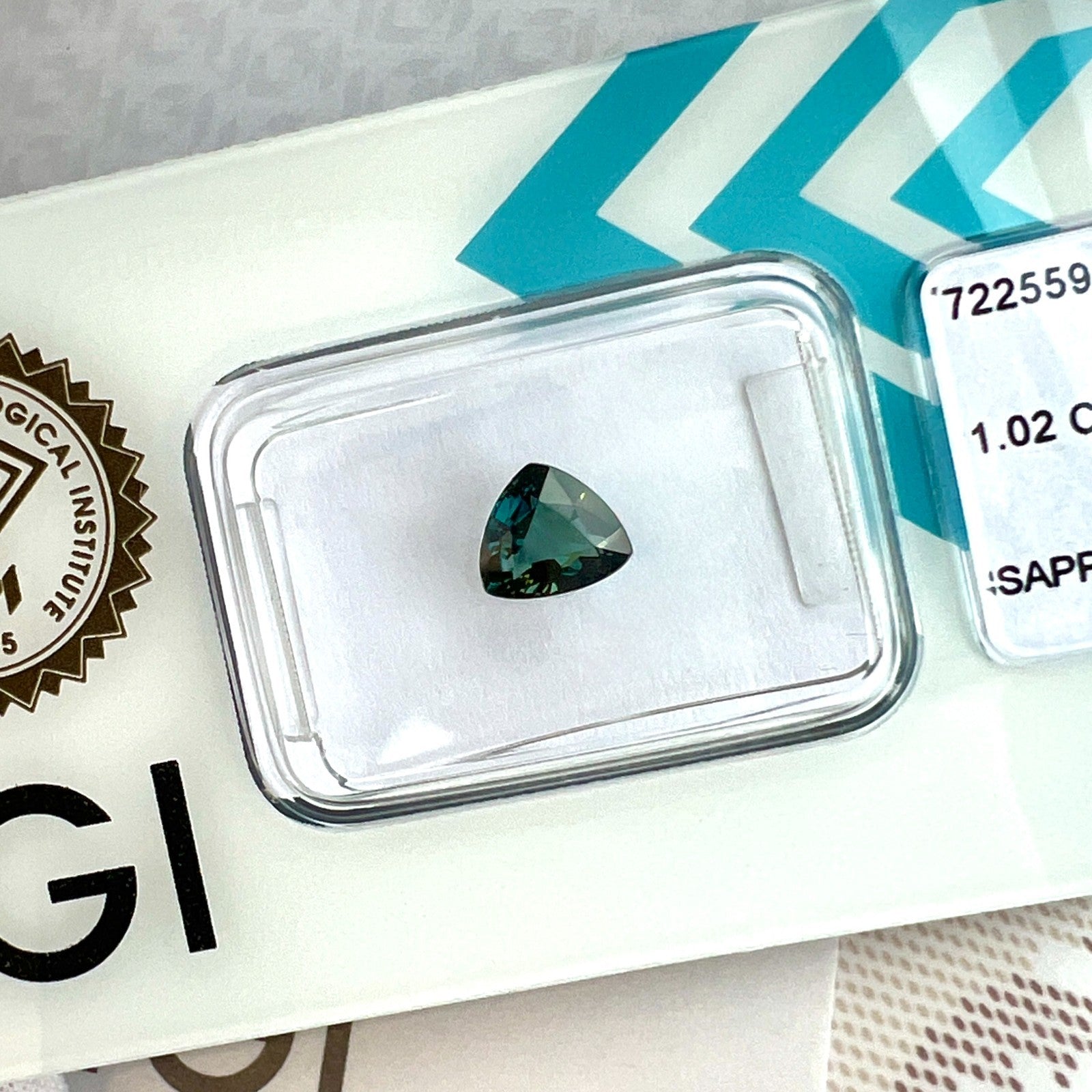 NATURAL 1.02ct Untreated IGI CERTIFIED Green Blue AUSTRALIAN Sapphire Trillion — view 3