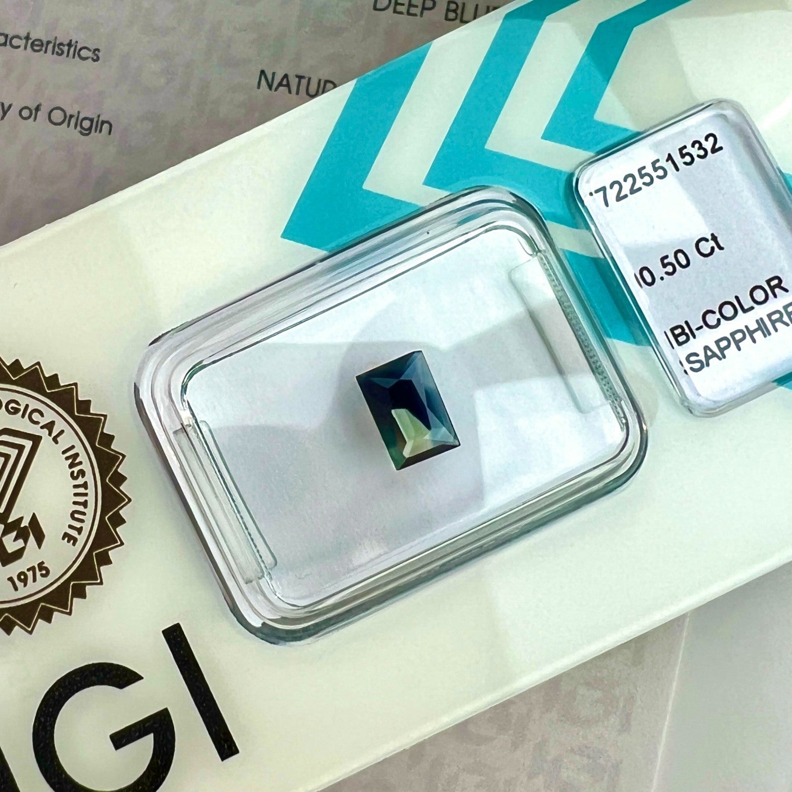 IGI CERTIFIED Bi Colour Blue Yellow AUSTRALIA Sapphire 0.50ct Rectangular Gem — view 4