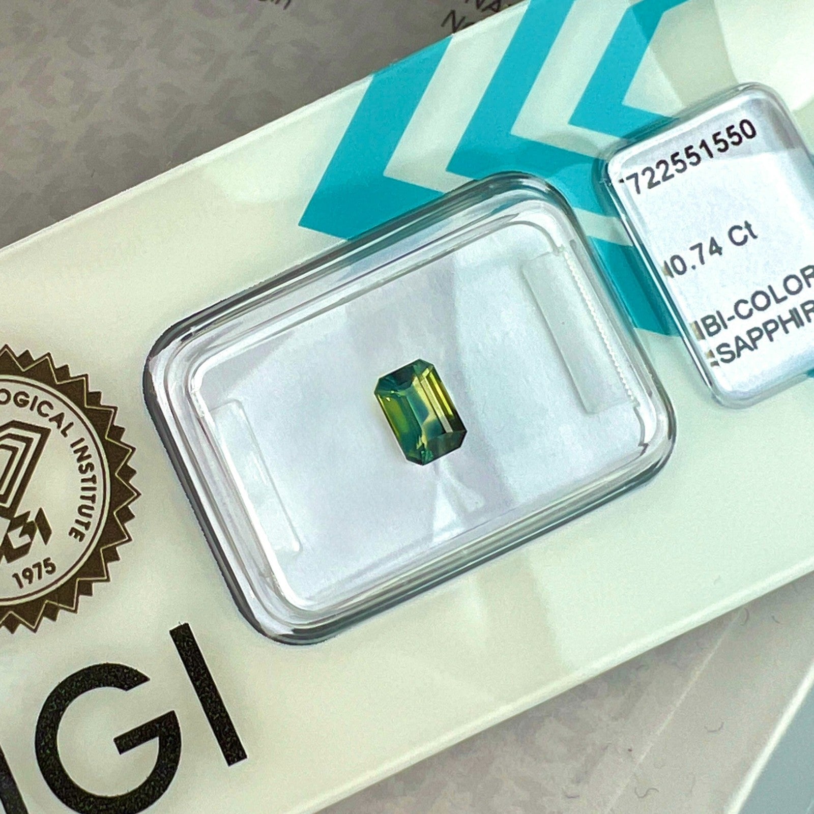 Unique IGI CERTIFIED Bi Colour Blue Yellow AUSTRALIA Sapphire 0.74ct UNHEATED — view 4