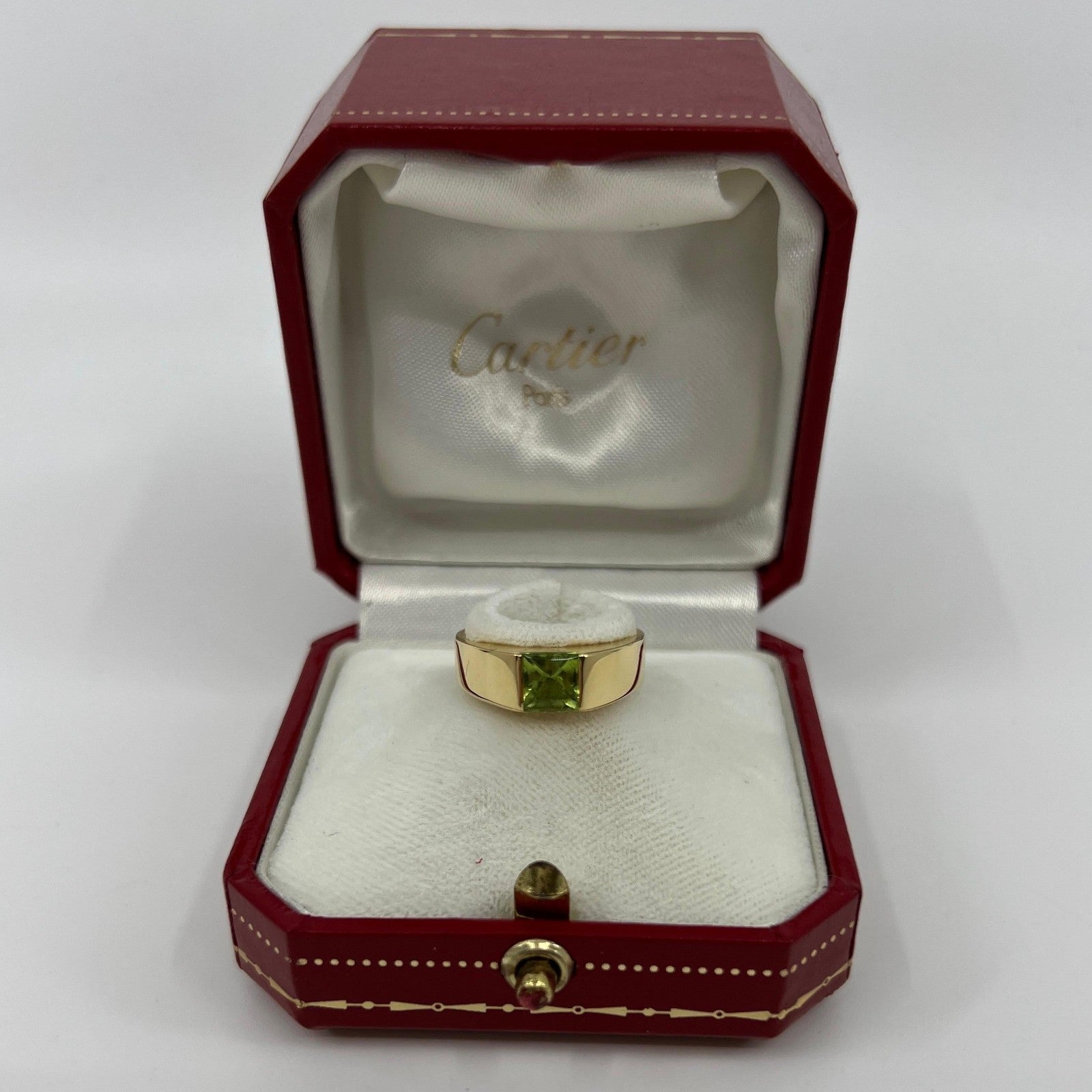 Vintage Cartier Vivid Green Peridot 18k Yellow Gold Tank Band Solo Band Ring — view 2