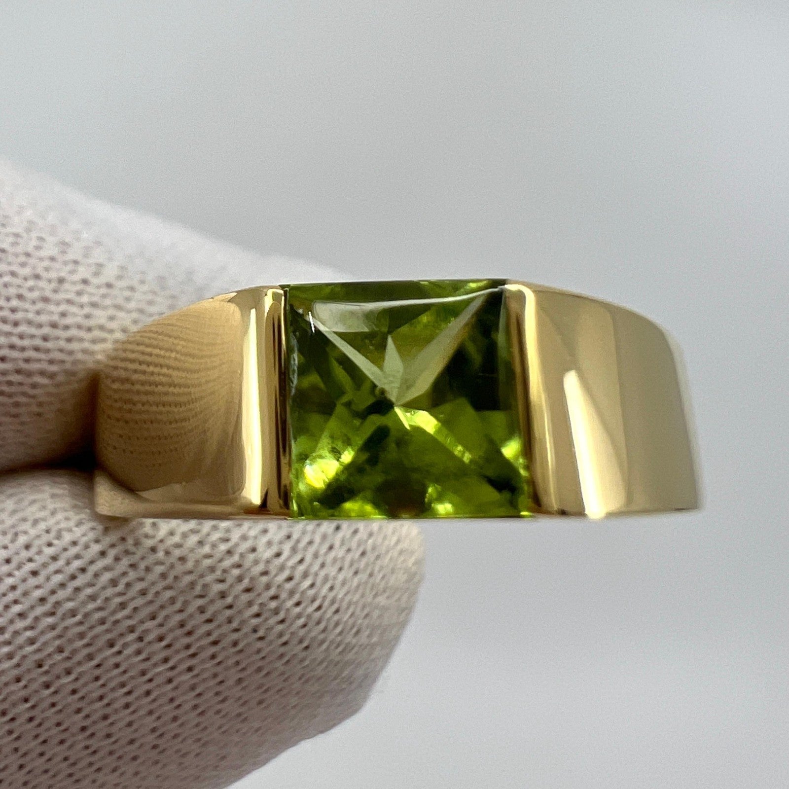 Vintage Cartier Vivid Green Peridot 18k Yellow Gold Tank Band Solo Band Ring — view 3