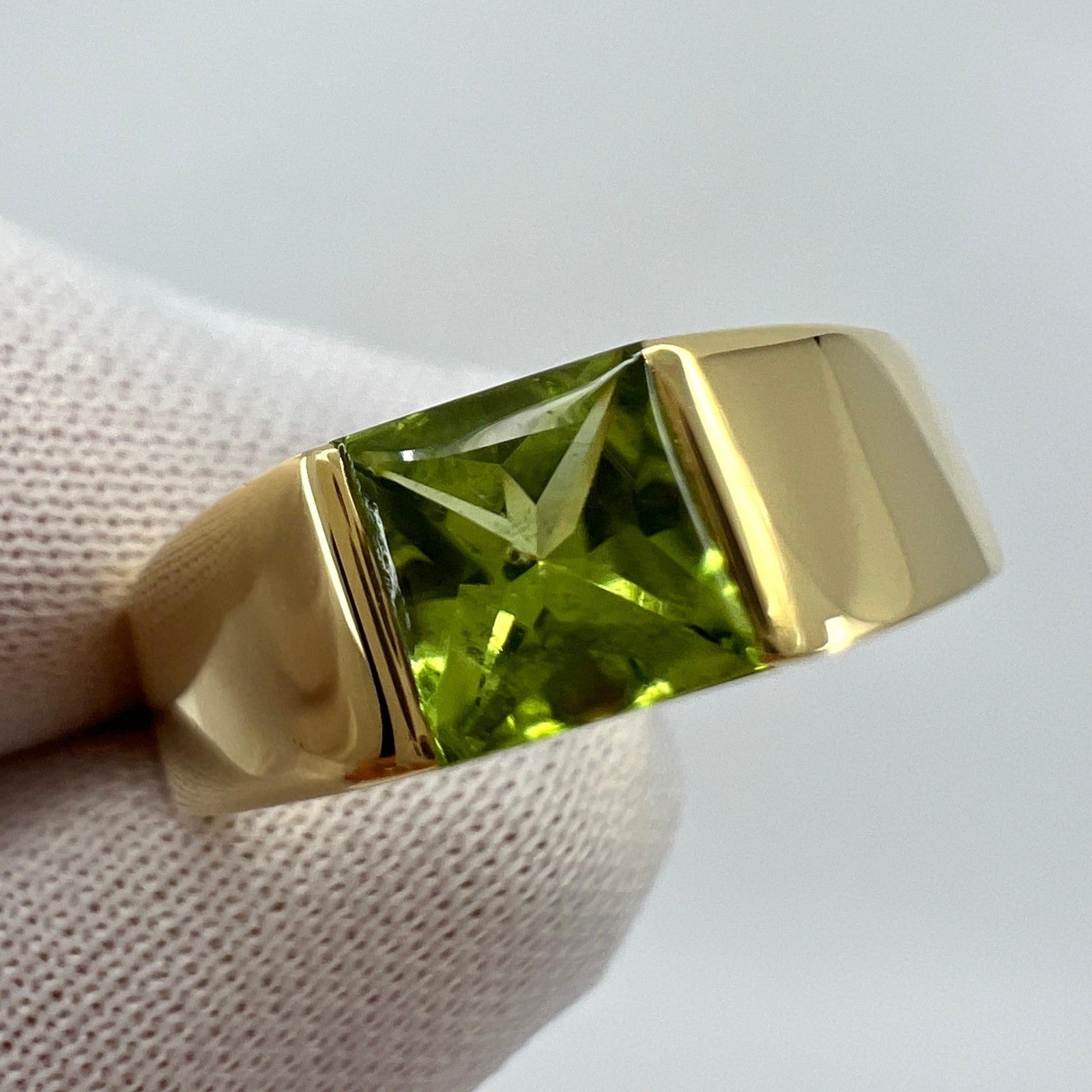 Vintage Cartier Vivid Green Peridot 18k Yellow Gold Tank Band Solo Band Ring — view 5