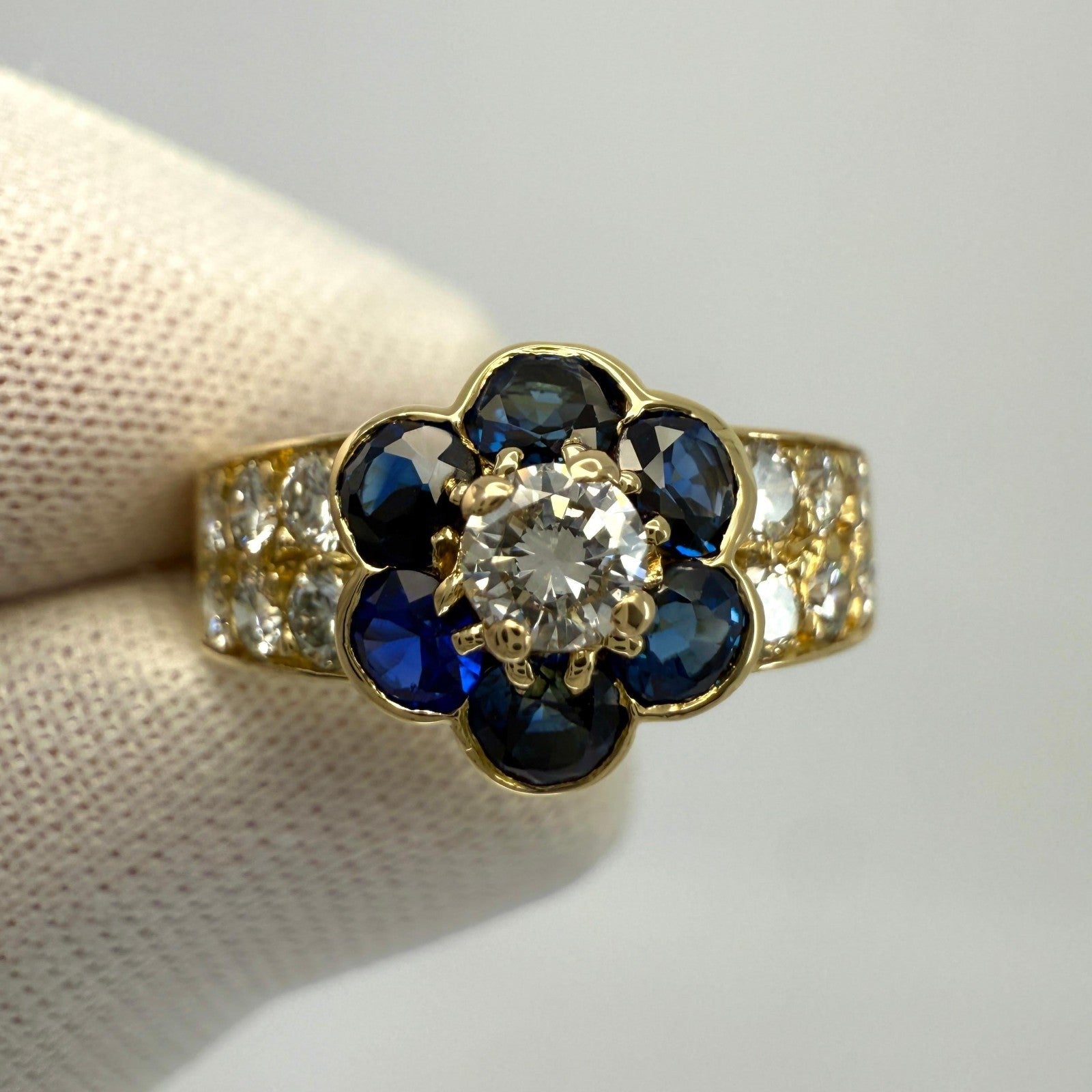 Rare Vintage Van Cleef & Arpels Blue Sapphire & Diamond Fleurette Flower Ring — view 5