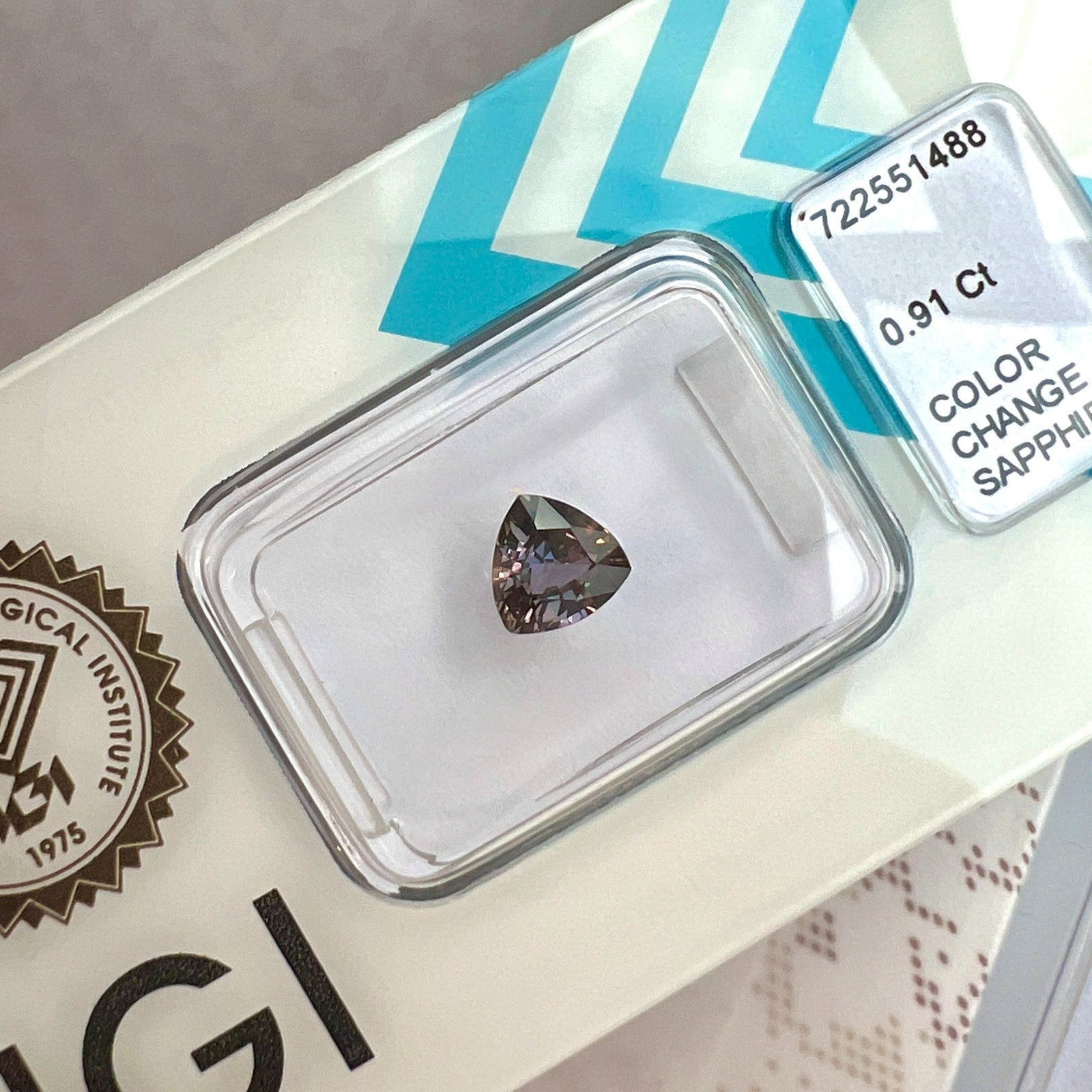 UNIQUE Colour Change Sapphire Blue Purple Untreated IGI CERTIFIED 0.91ct RARE — view 3