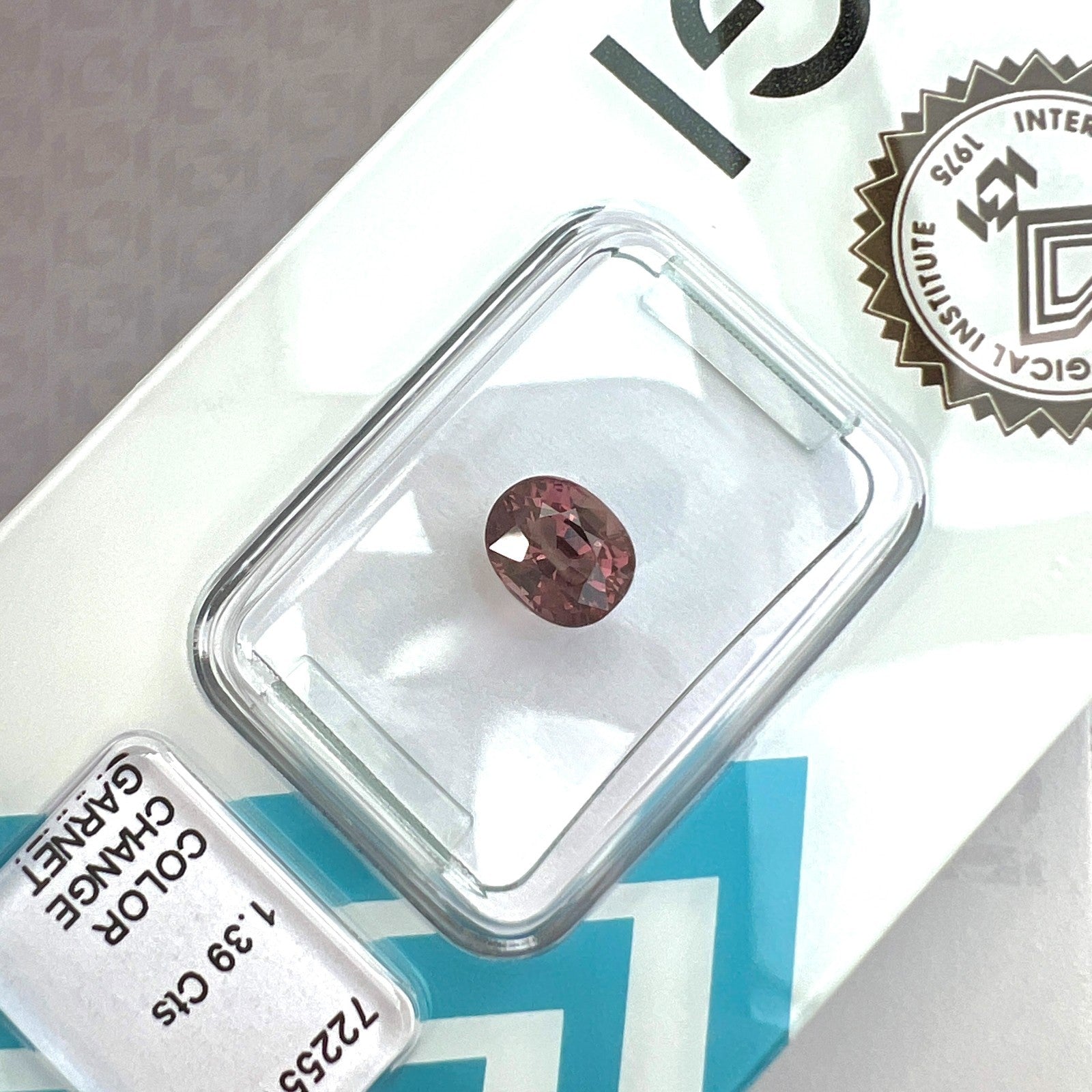 IGI CERTIFIED 1.39ct NATURAL Colour Change Garnet Pink Purple Oval Cut RARE Gem — view 3