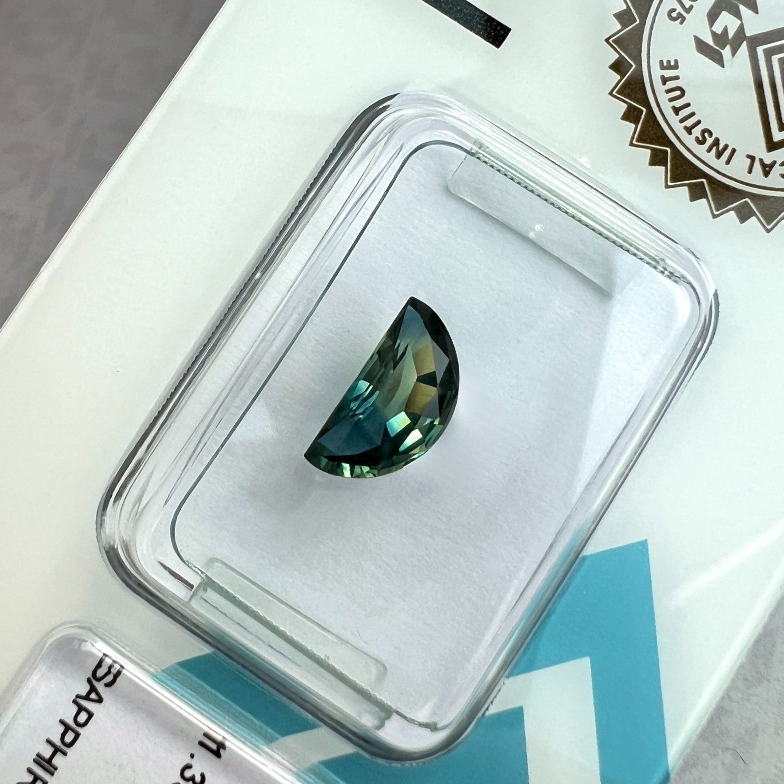 Unique IGI CERTIFIED 1.35ct AUSTRALIAN Bi Colour Yellow Blue Sapphire FANCY Cut — view 4
