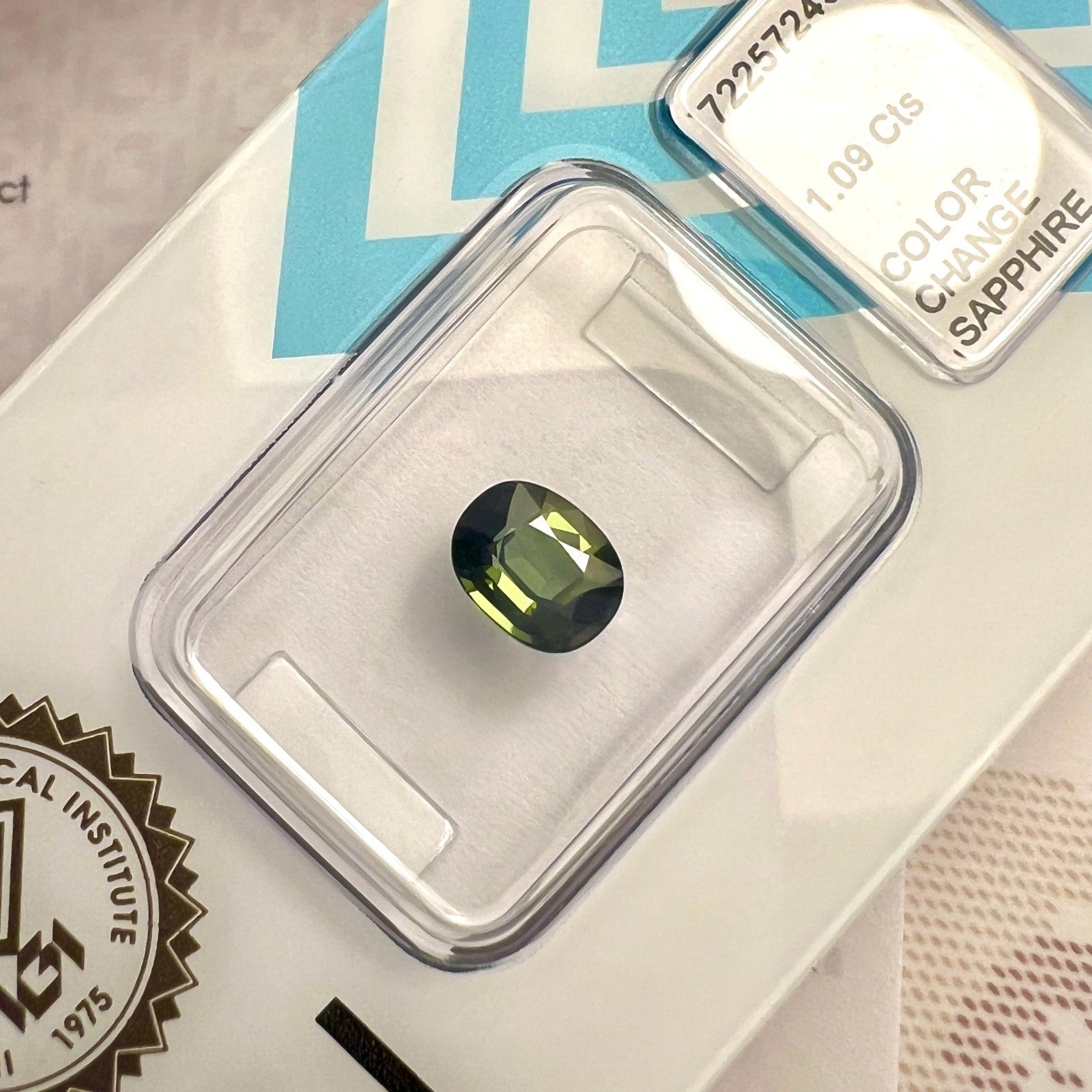 Rare IGI CERTIFIED 1.09ct Colour Change AUSTRALIA Green Blue Sapphire Oval Cut — view 2