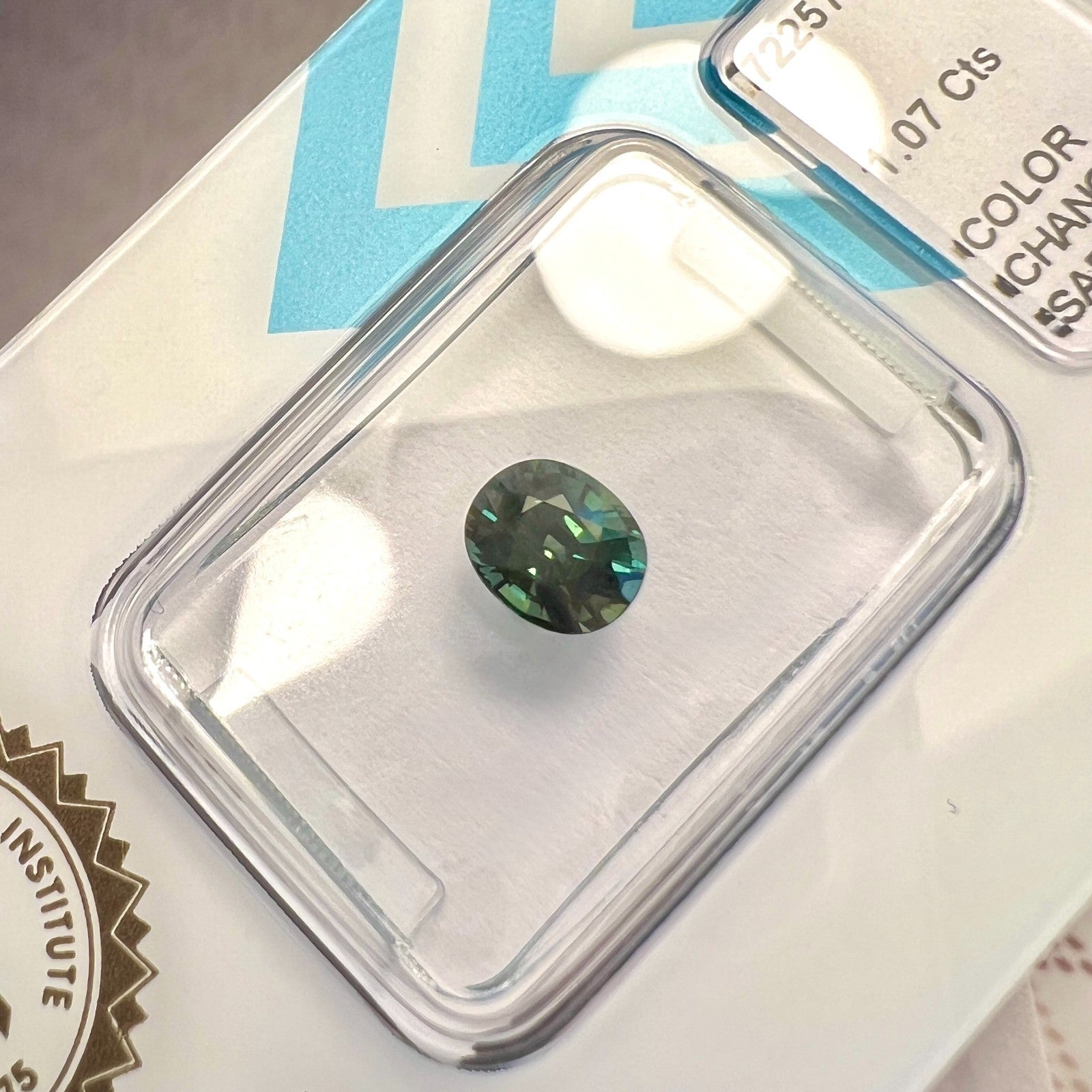 Rare IGI CERTIFIED 1.07ct Colour Change AUSTRALIA Sapphire UNHEATED Oval Cut — view 2