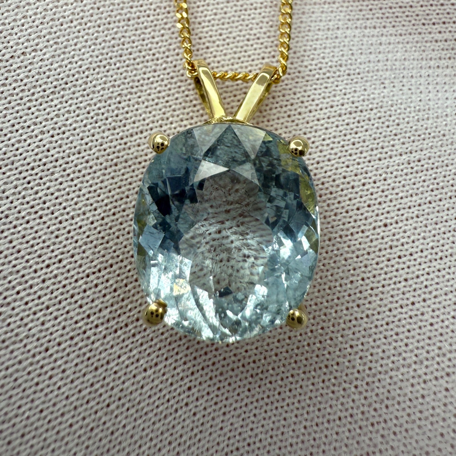 8.45ct Light Blue Aquamarine Oval Cut 18k Yellow Gold Solitaire Pendant Necklace — view 2