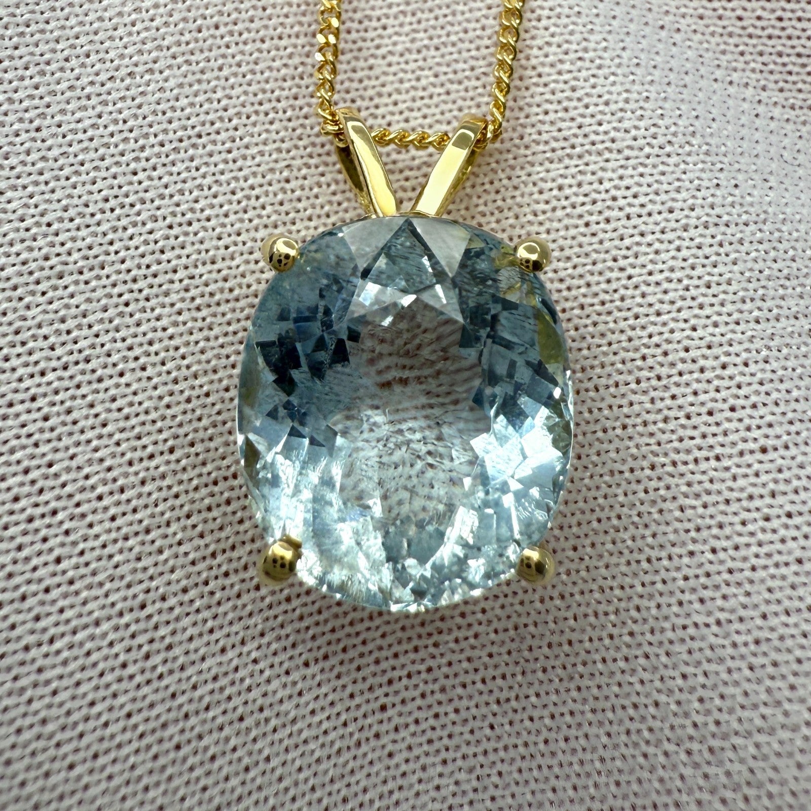 8.45ct Light Blue Aquamarine Oval Cut 18k Yellow Gold Solitaire Pendant Necklace — view 4