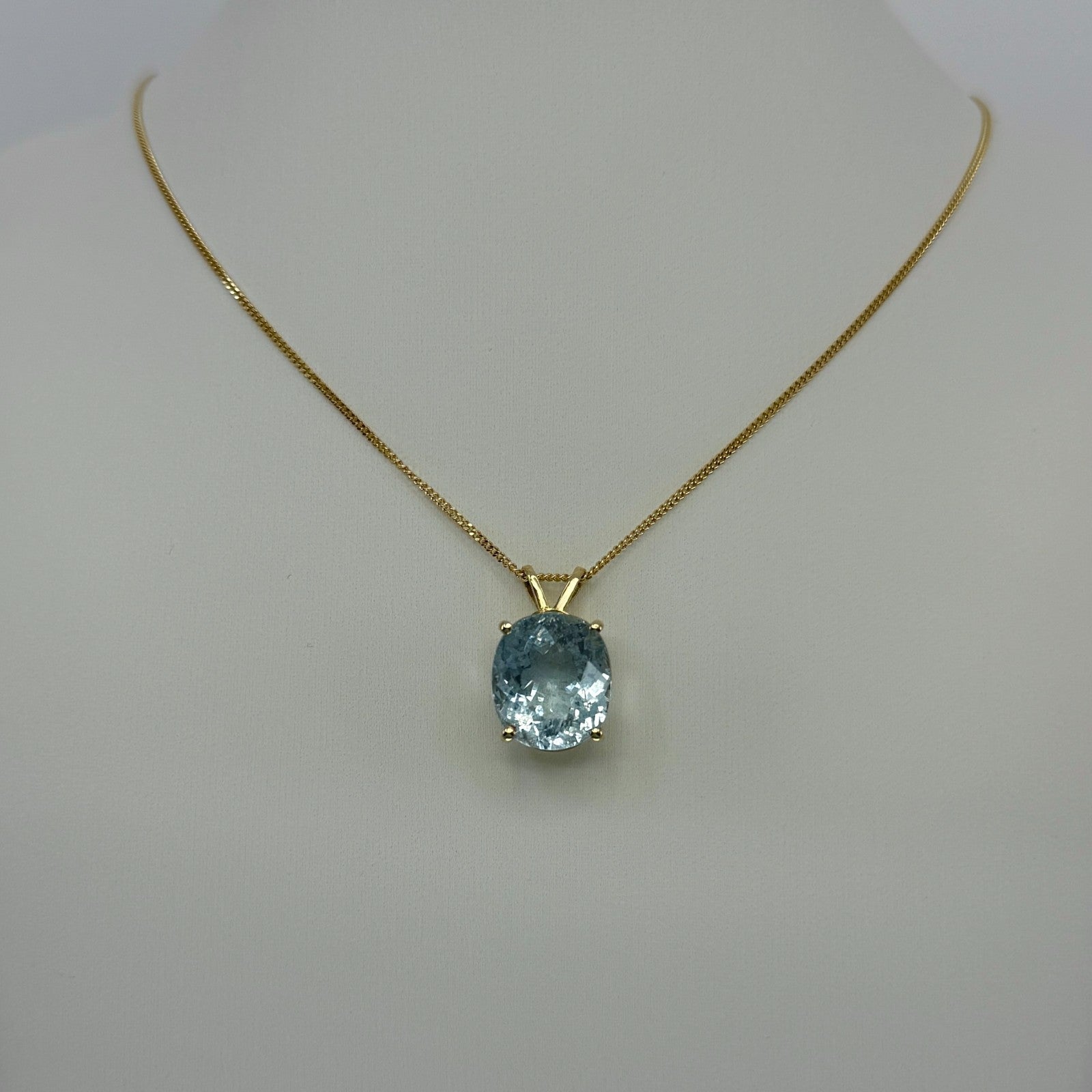 8.45ct Light Blue Aquamarine Oval Cut 18k Yellow Gold Solitaire Pendant Necklace — view 5