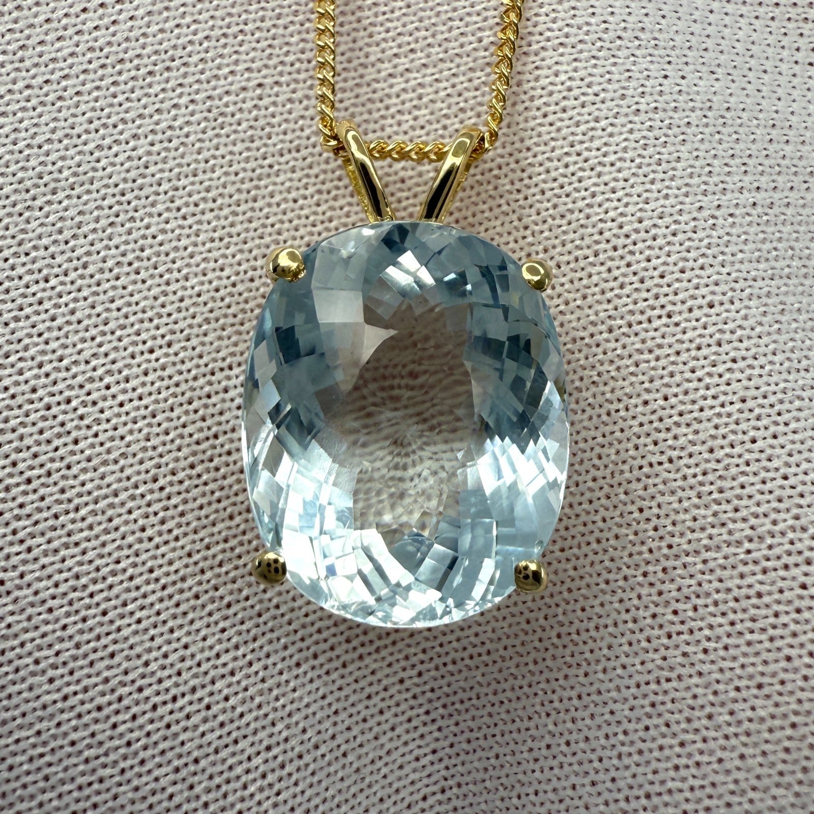 8.20ct Blue Aquamarine Oval Cut 18k Yellow Gold Solitaire Pendant Necklace — view 2