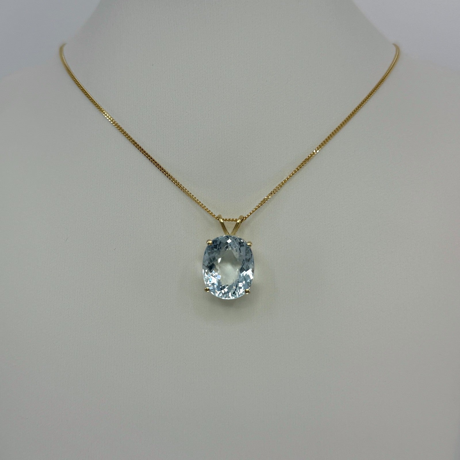 8.20ct Blue Aquamarine Oval Cut 18k Yellow Gold Solitaire Pendant Necklace — view 5