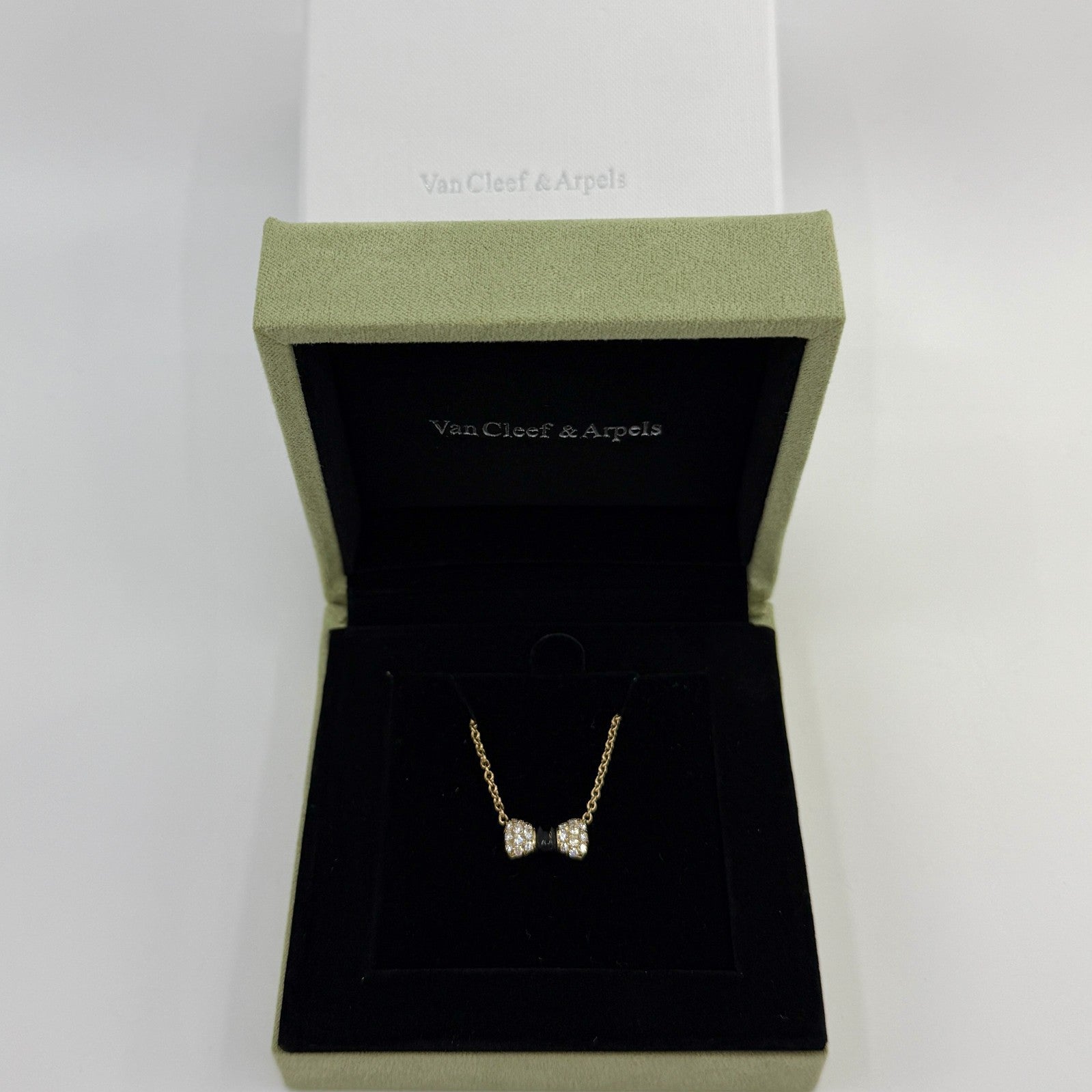 Vintage Van Cleef & Arpels Onyx Diamond 18k Yellow Gold Ribbon Pendant Necklace — view 2