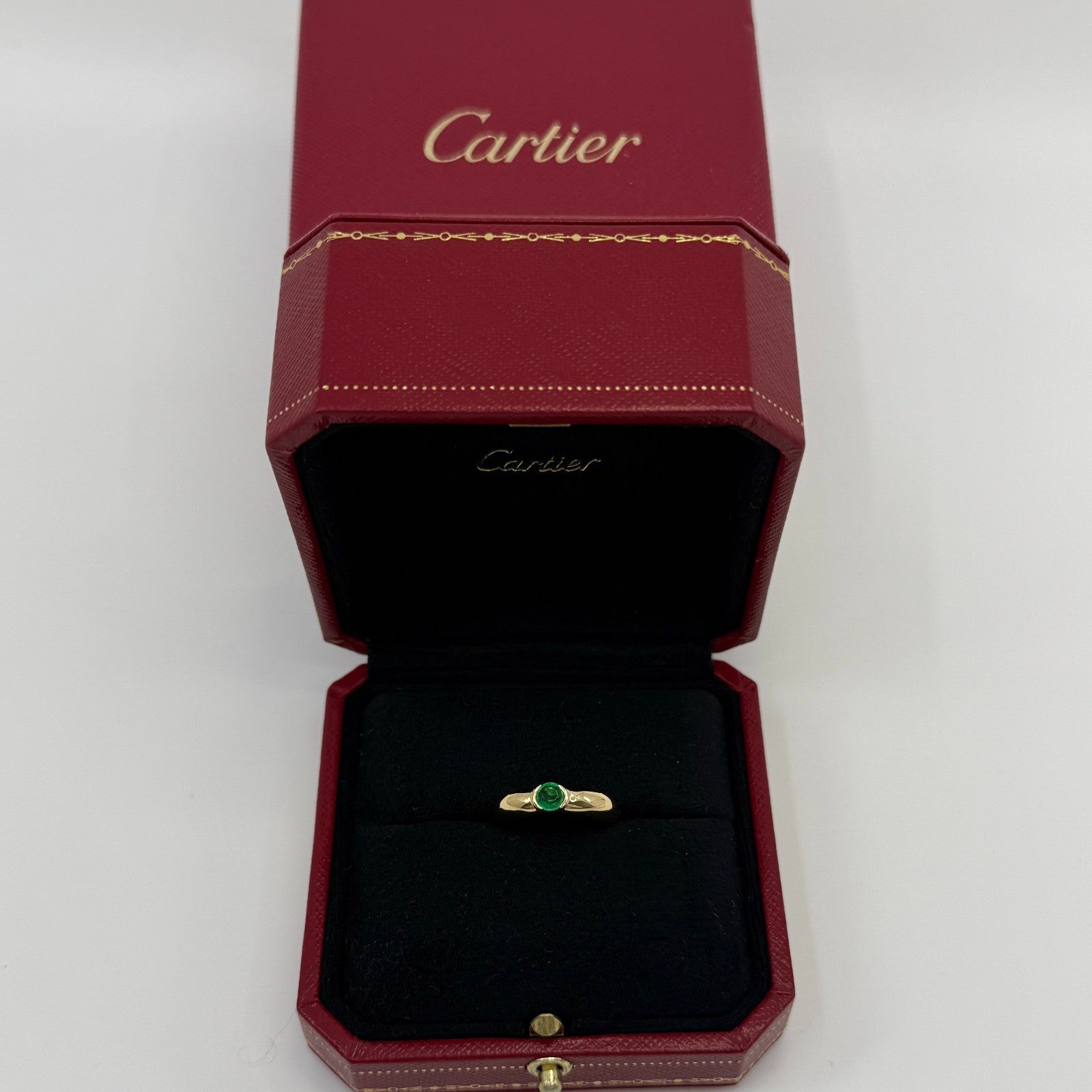 Vintage Cartier Round Emerald Shelly Ellipse 18k Yellow Gold Solitaire Ring 5 4 — view 2