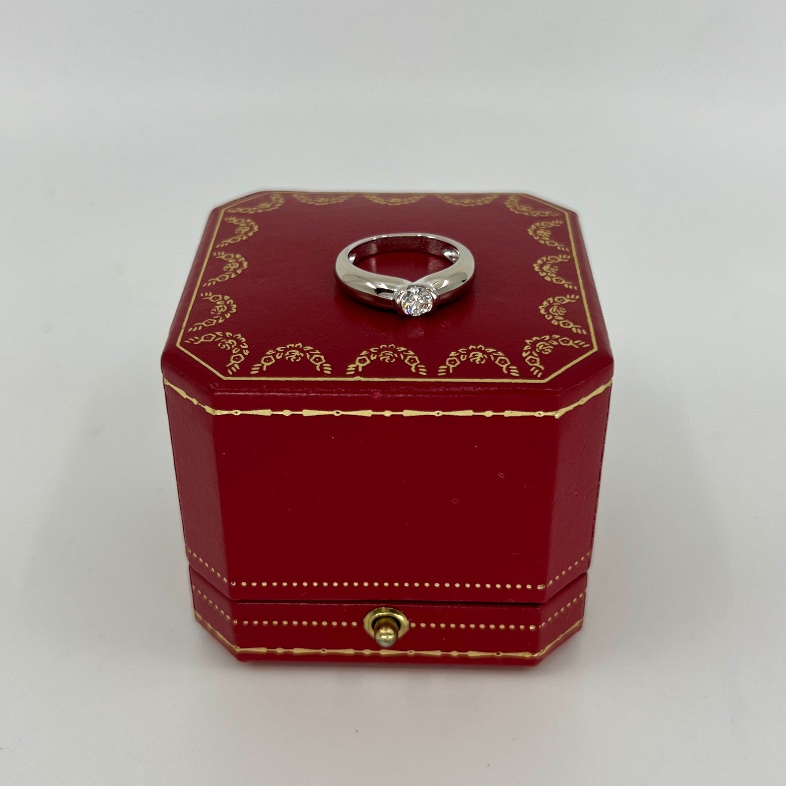 Vintage Cartier 0.30ct Round Diamond VVS Ellipse 18k White Gold Solitaire Ring — view 3