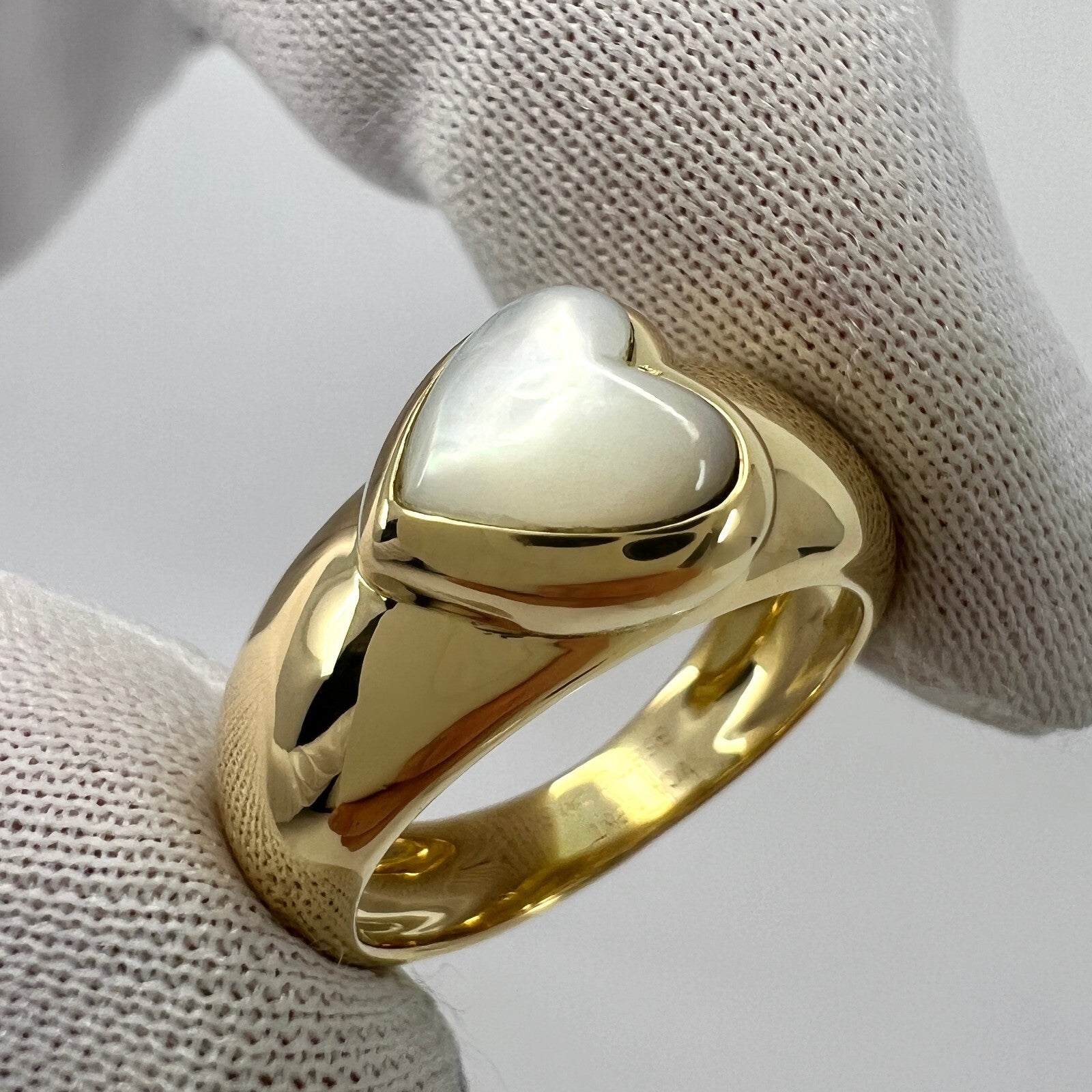 Vintage Van Cleef & Arpels Mother Of Pearl Heart Cut 18k Yellow Gold Dome Ring — view 3