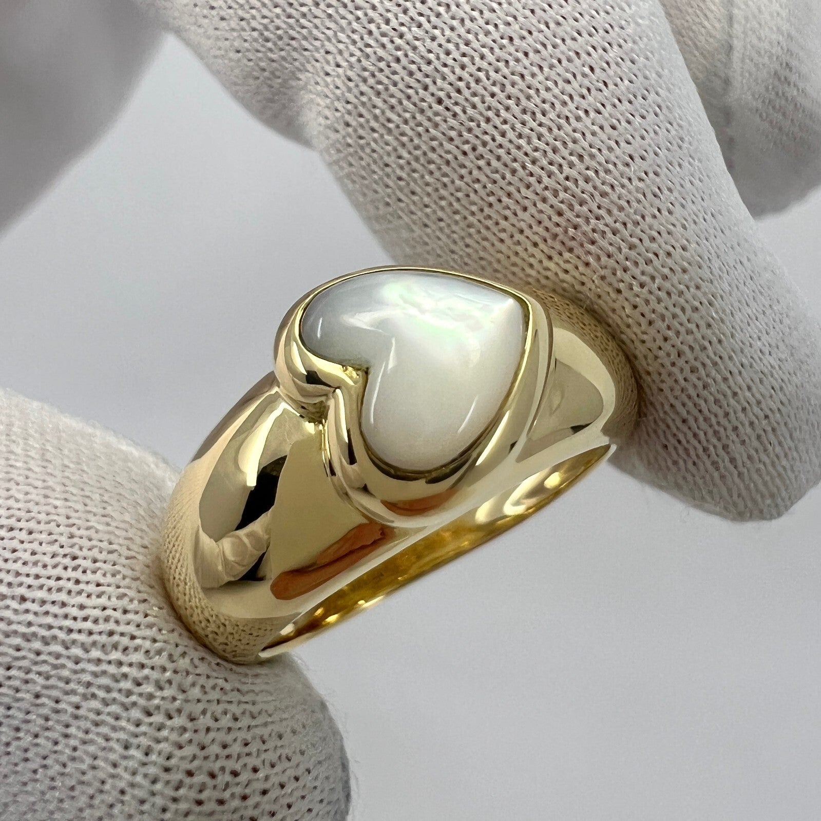 Vintage Van Cleef & Arpels Mother Of Pearl Heart Cut 18k Yellow Gold Dome Ring — view 4