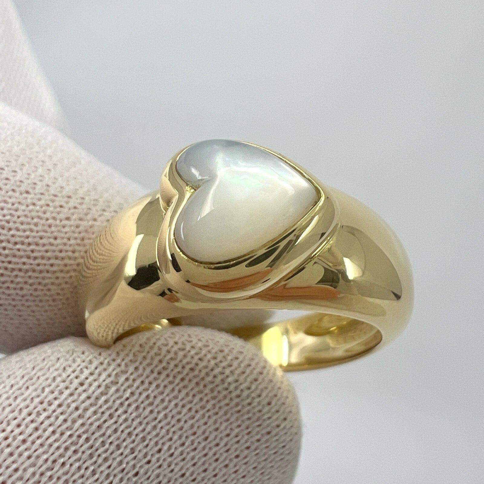 Vintage Van Cleef & Arpels Mother Of Pearl Heart Cut 18k Yellow Gold Dome Ring — view 5