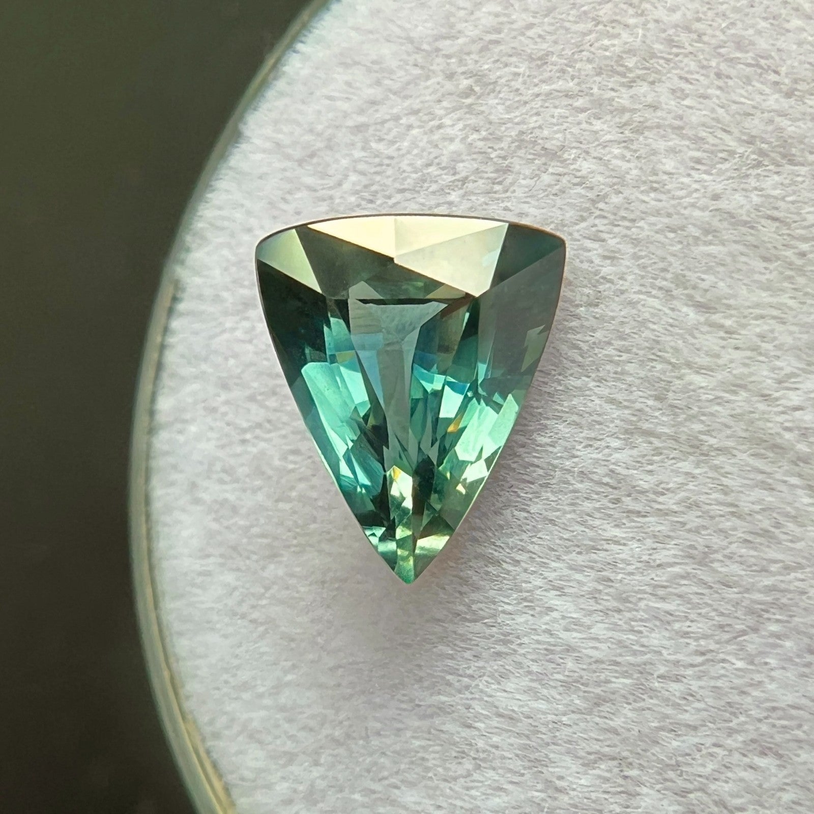 GIA CERTIFIED 1.64ct Sapphire Vivid Green Blue UNTREATED Triangle Cut Gemstone — view 4