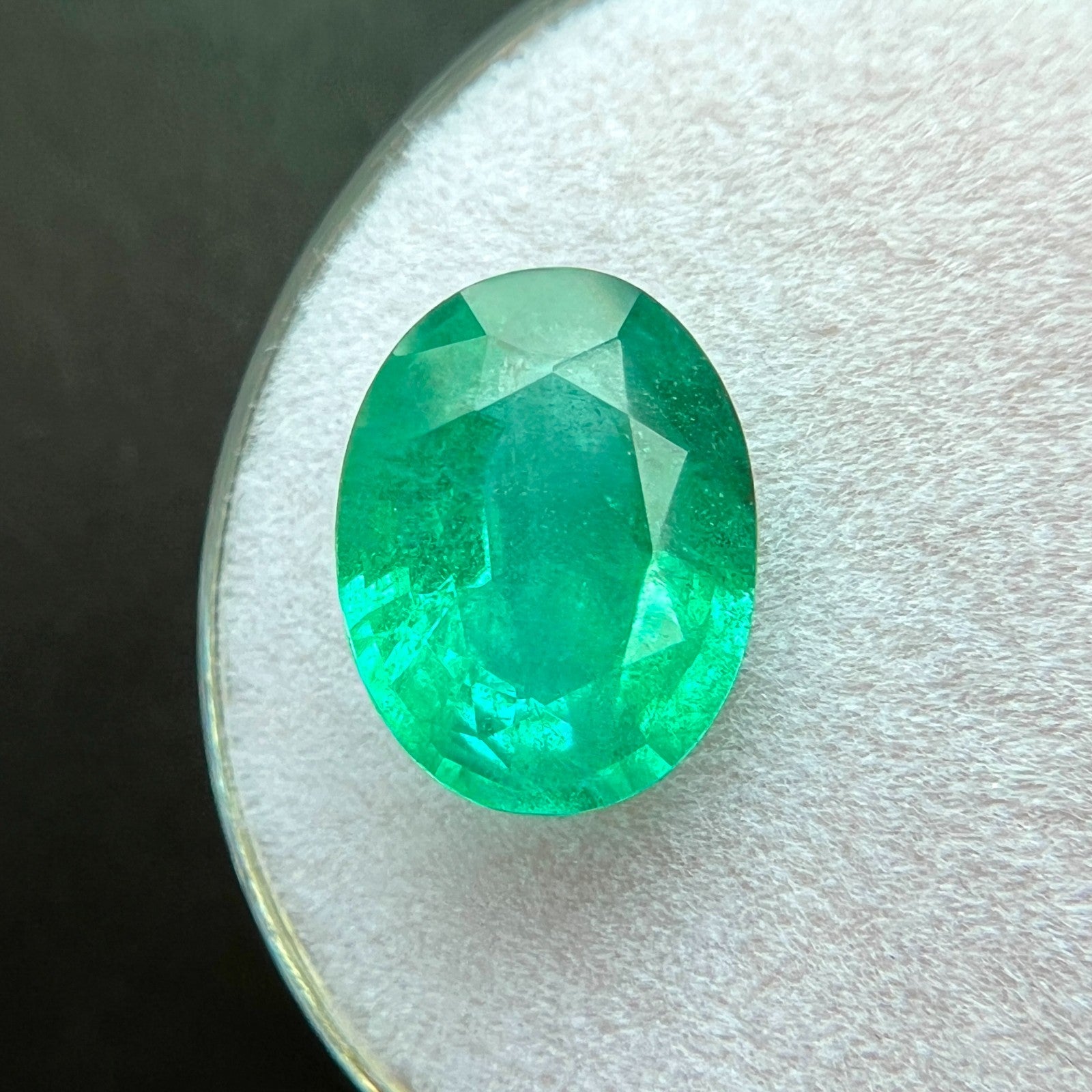 GIA CERTIFIED 2.92ct Natural VIVID Green Emerald Oval Cut 11x8.4mm MINOR OIL — view 4