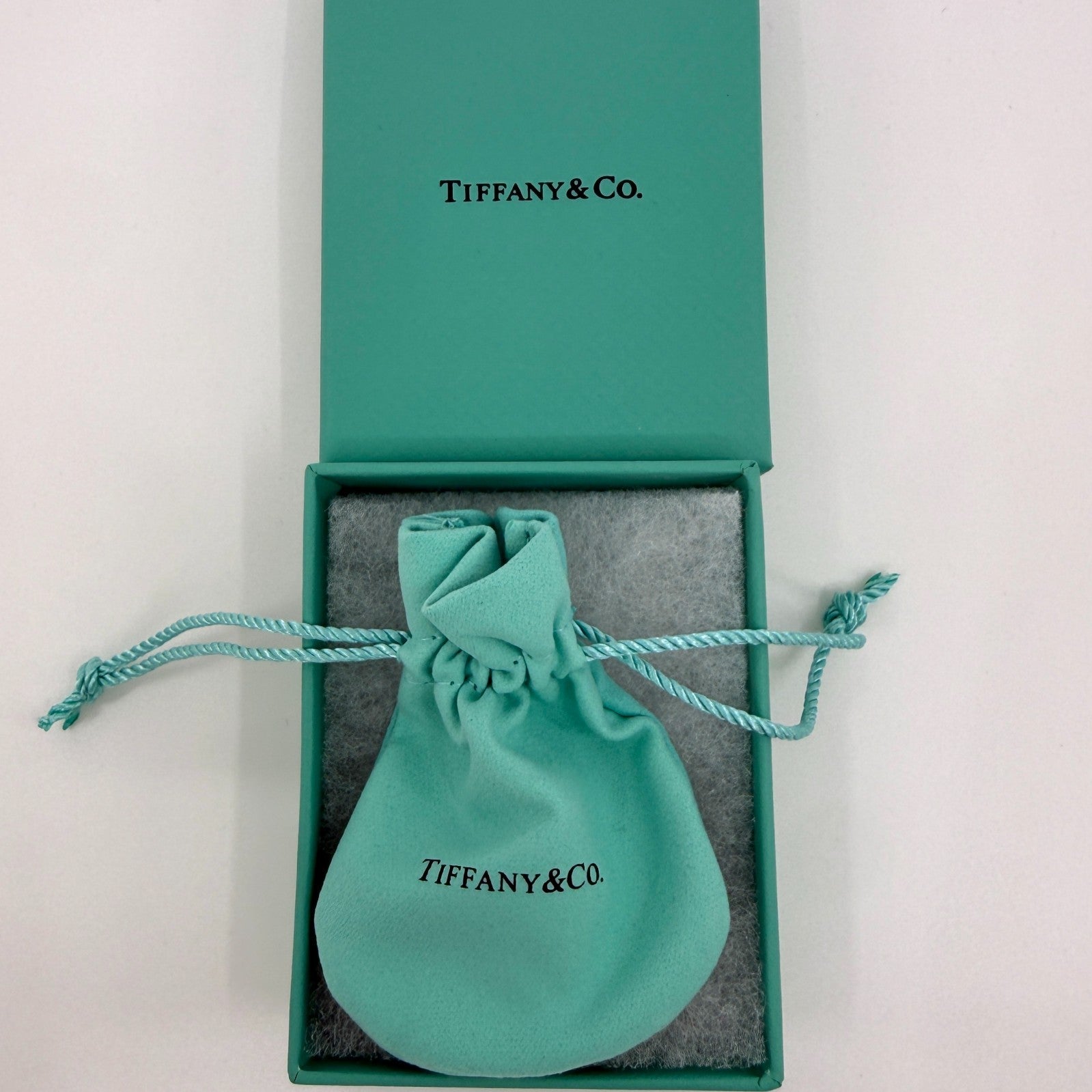 Tiffany & Co. Paloma Picasso Olive Amethyst 18ct Yellow Gold Dangle Earrings — view 3