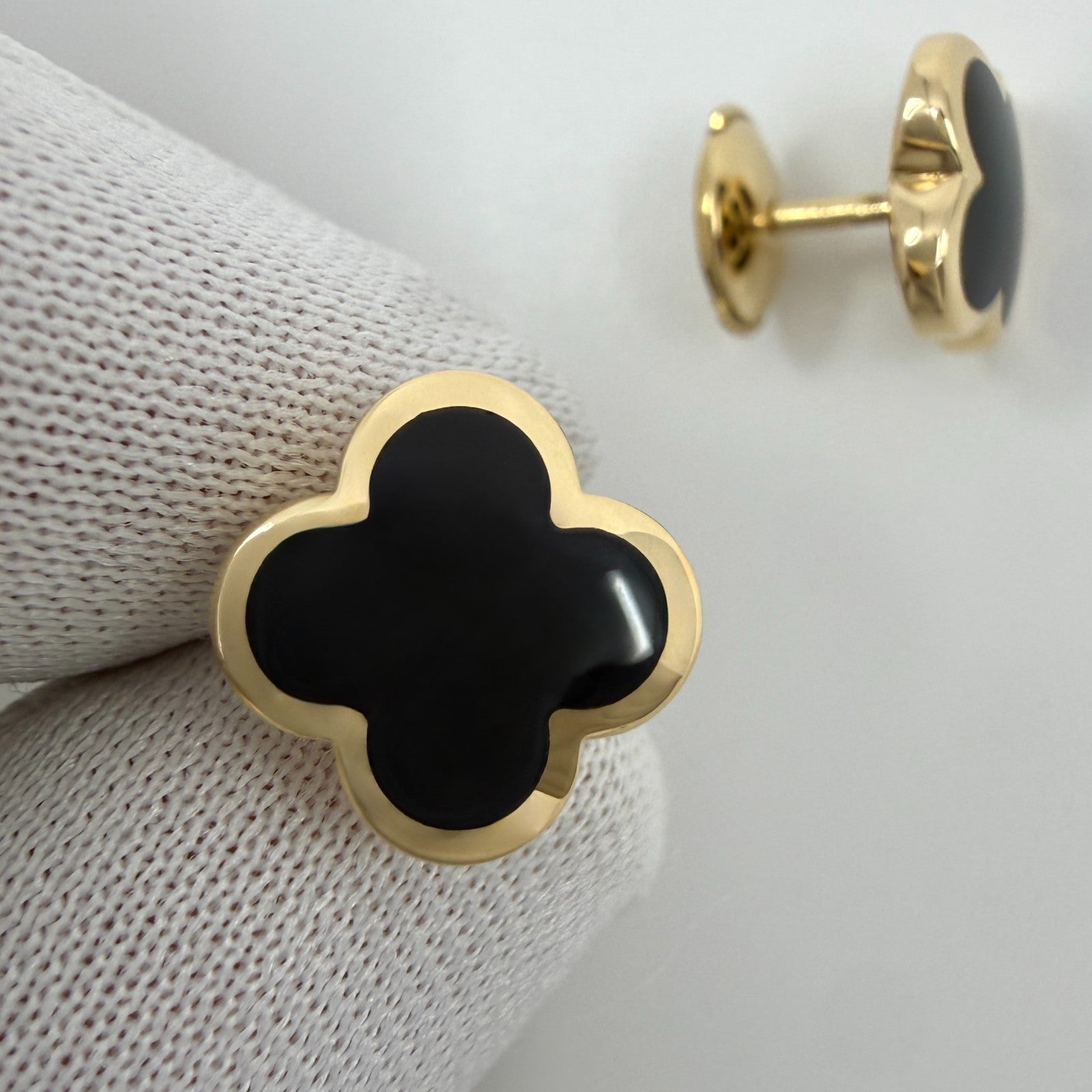 Van Cleef & Arpels Pure Alhambra Onyx Flower 18ct Yellow Gold Stud Earrings — view 3