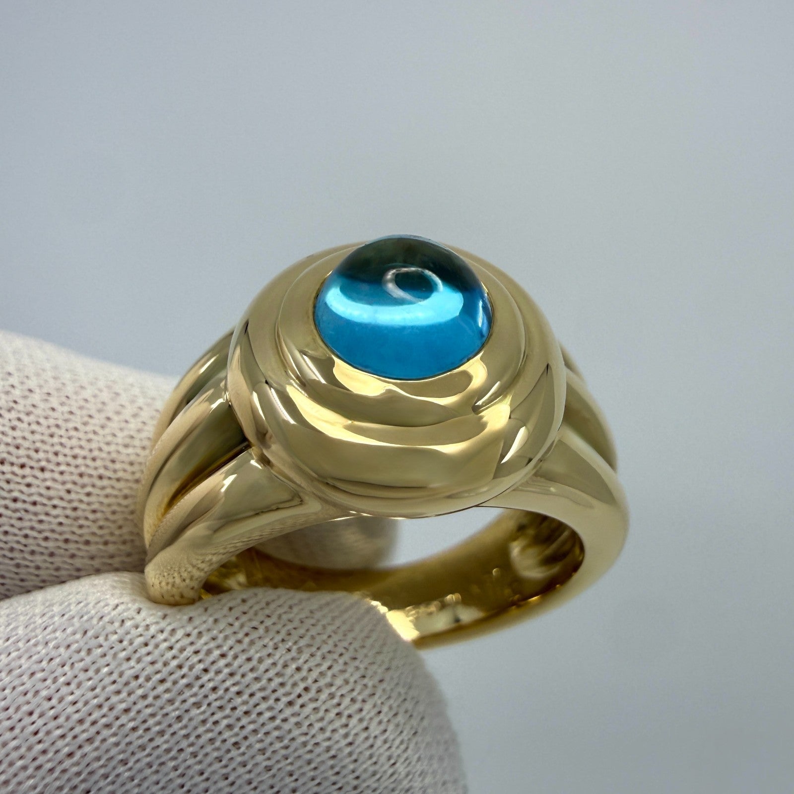 Rare Vintage Van Cleef & Arpels Blue Topaz 18ct Gold Signet Bezel Rubover Ring — view 3