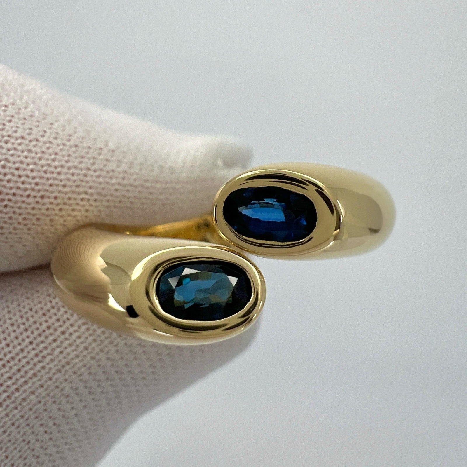 Cartier Deep Blue Sapphire Oval Cut Ellipse 18k Gold Bypass Split Ring EU52 — view 4