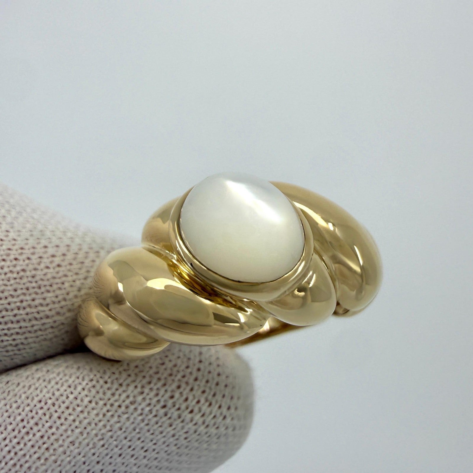 Vintage Van Cleef & Arpels Mother Of Pearl Heart Cut 18k Yellow Gold Dome Ring — view 5