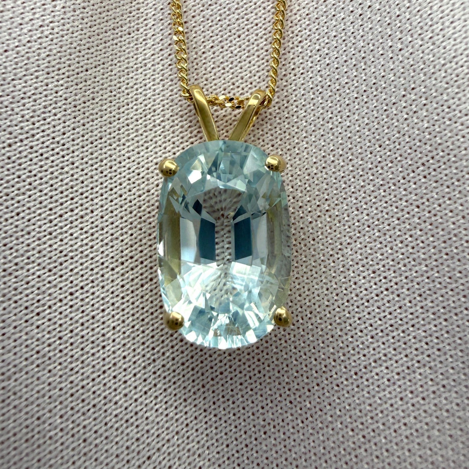 6.15ct Light Blue Aquamarine Oval Cut 18k Yellow Gold Solitaire Pendant Necklace — view 2
