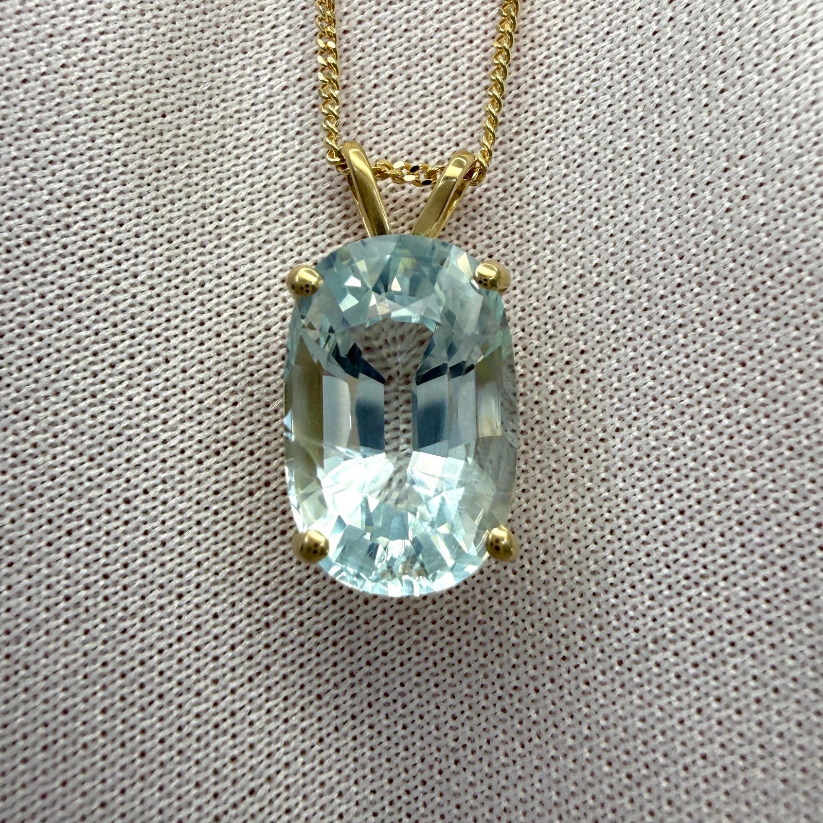 6.15ct Light Blue Aquamarine Oval Cut 18k Yellow Gold Solitaire Pendant Necklace — view 3