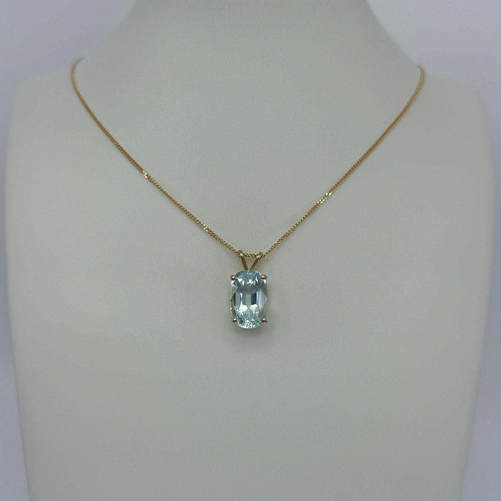 6.15ct Light Blue Aquamarine Oval Cut 18k Yellow Gold Solitaire Pendant Necklace — view 4