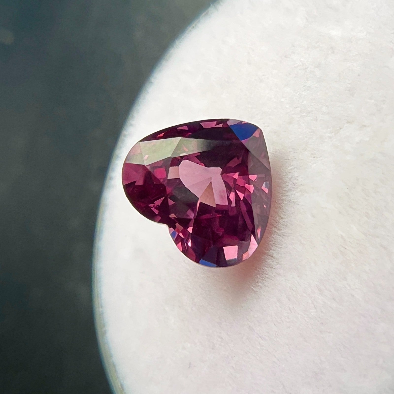 GIA CERTIFIED 2.29ct NATURAL Colour Change Garnet NATURAL Heart Cut RARE Gem — view 4