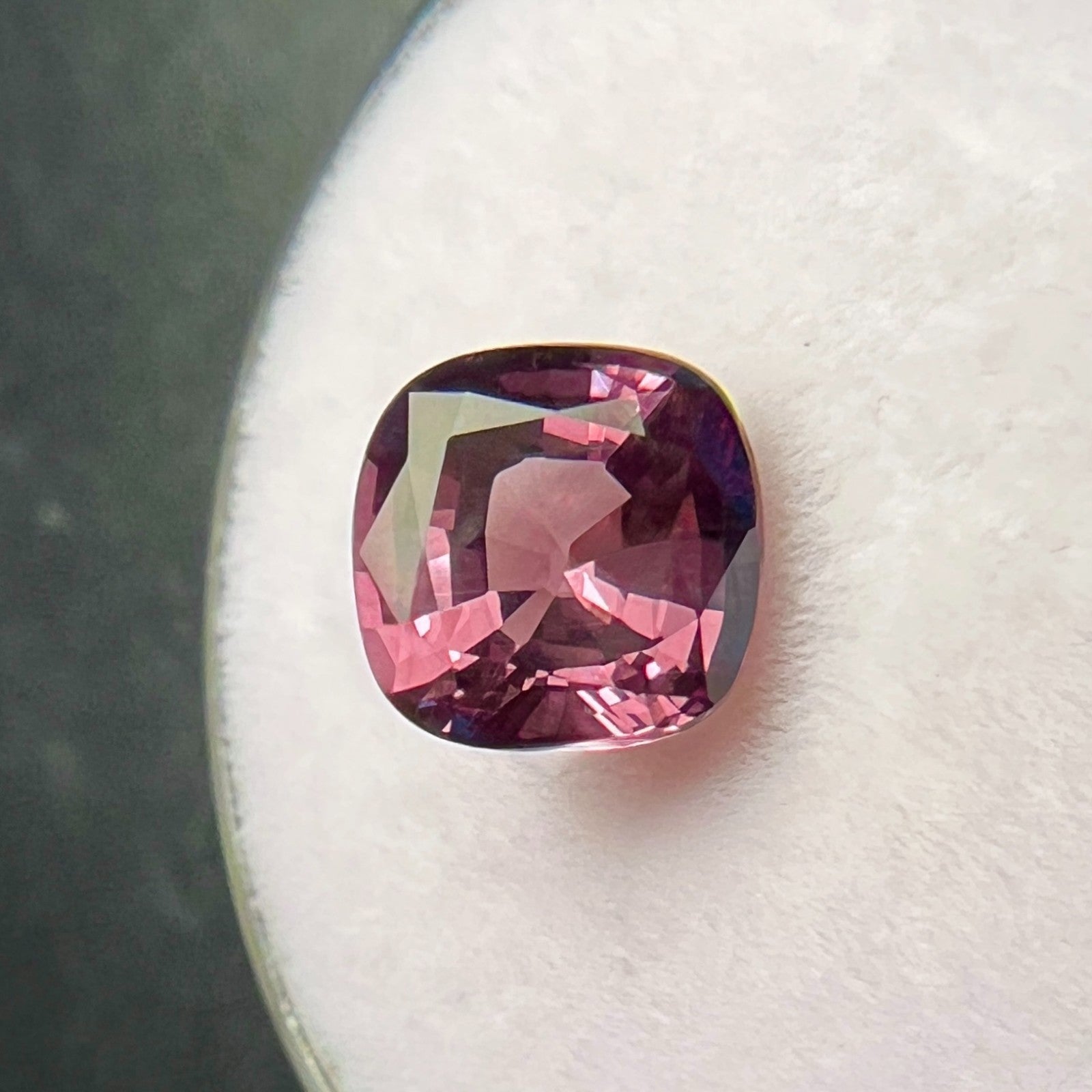 RARE 2.07ct GIA CERTIFIED Colour Change Garnet CUSHION Cut Pyrope Spessartine — view 4