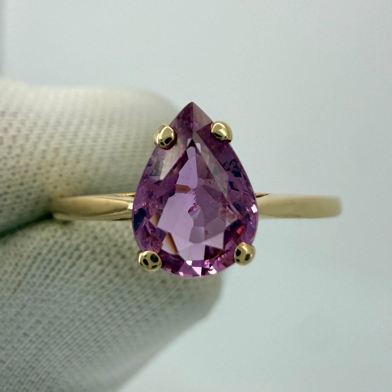 1.07ct IGI Certified Pink Sapphire Untreated Yellow Gold Pear Cut Solitaire Ring — view 3