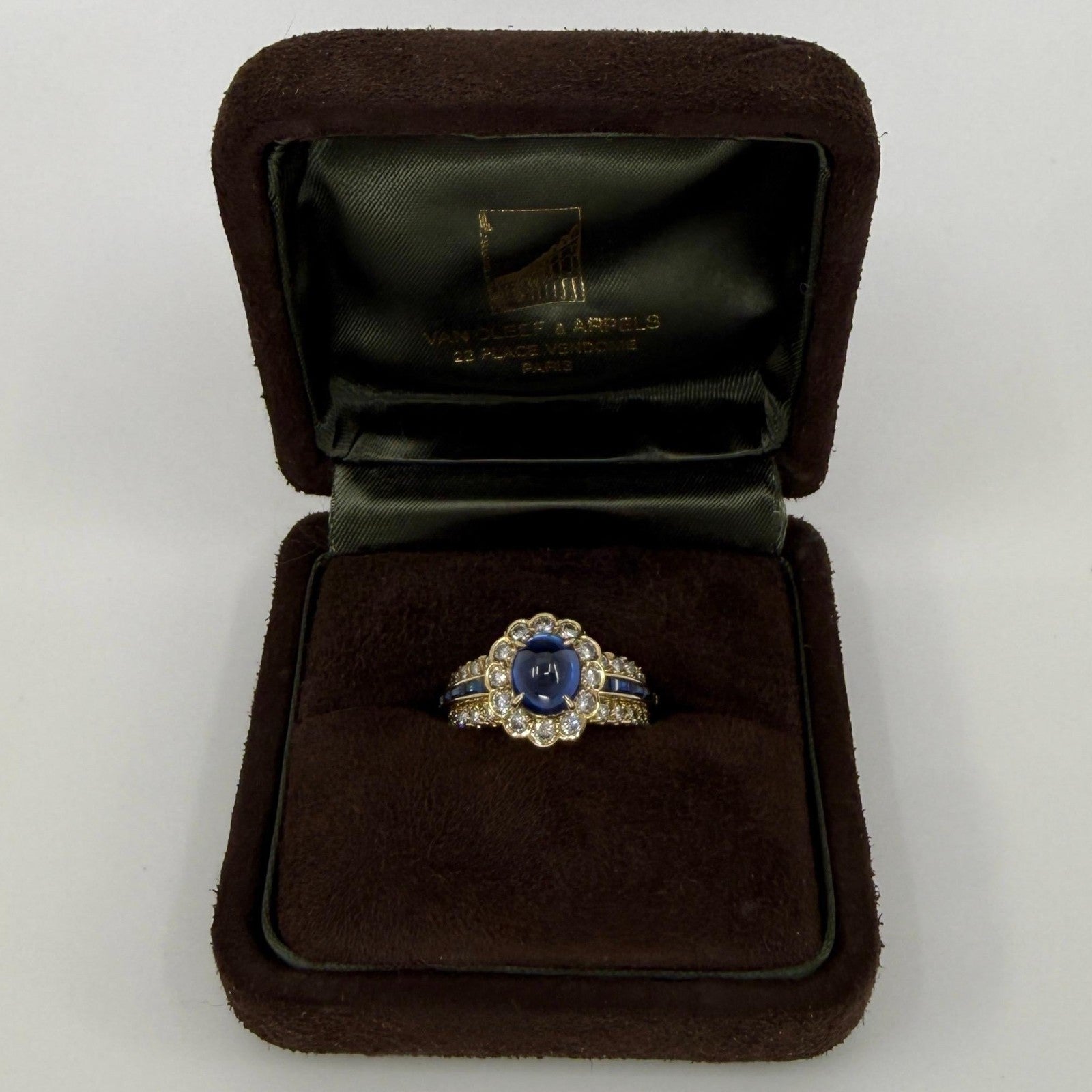 Rare Vintage Van Cleef & Arpels Blue Sapphire & Diamond GIA Certified 18k Ring — view 2