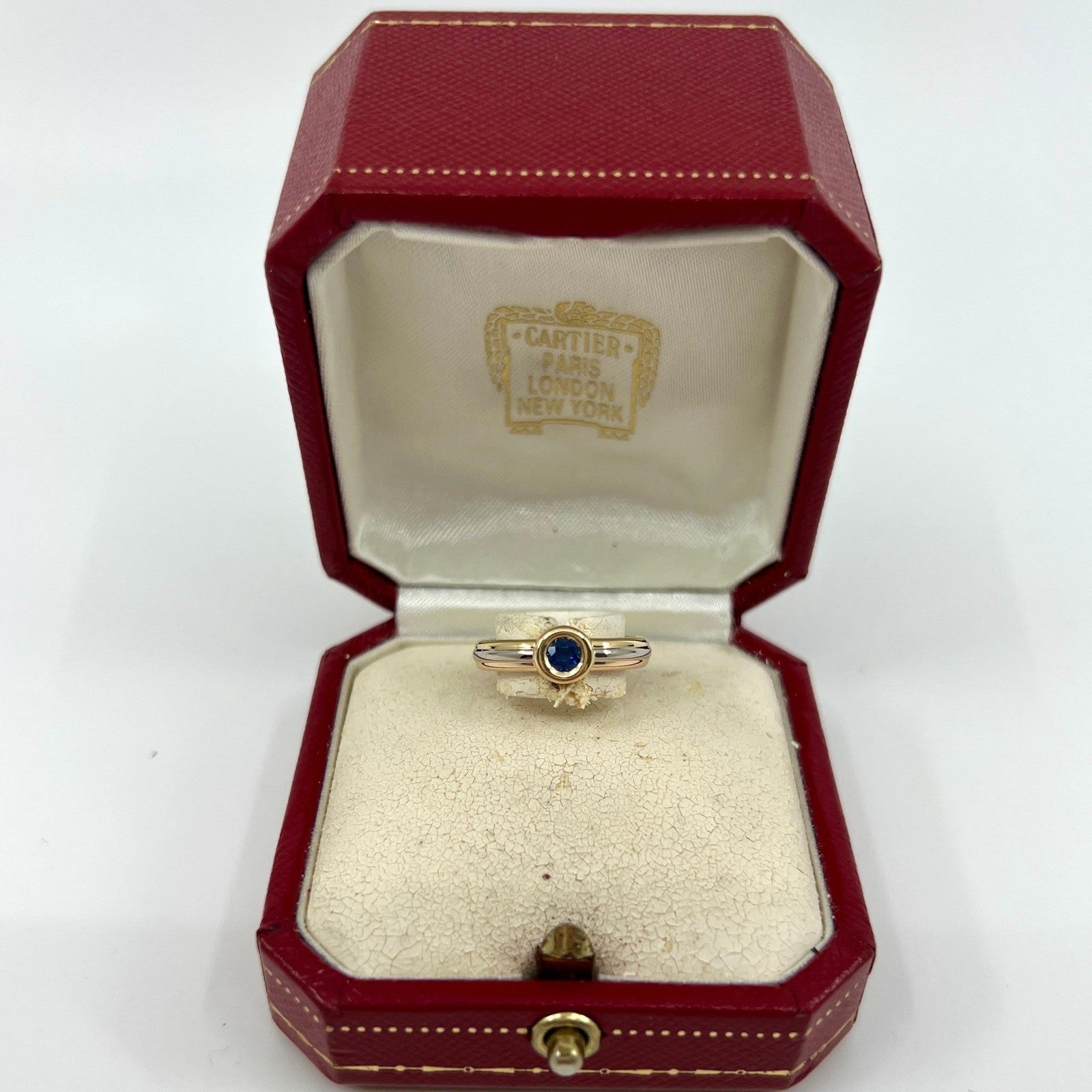Vintage Cartier Blue Sapphire Round 18k Tricolour Multi Tone Gold Solitaire Ring — view 4