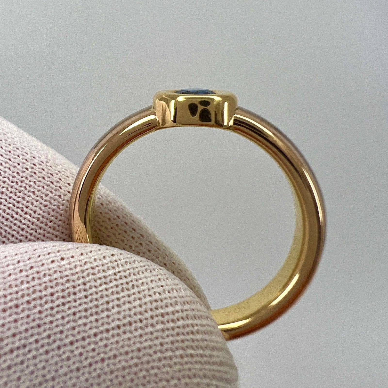 Vintage Cartier Blue Sapphire Round 18k Tricolour Multi Tone Gold Solitaire Ring — view 5
