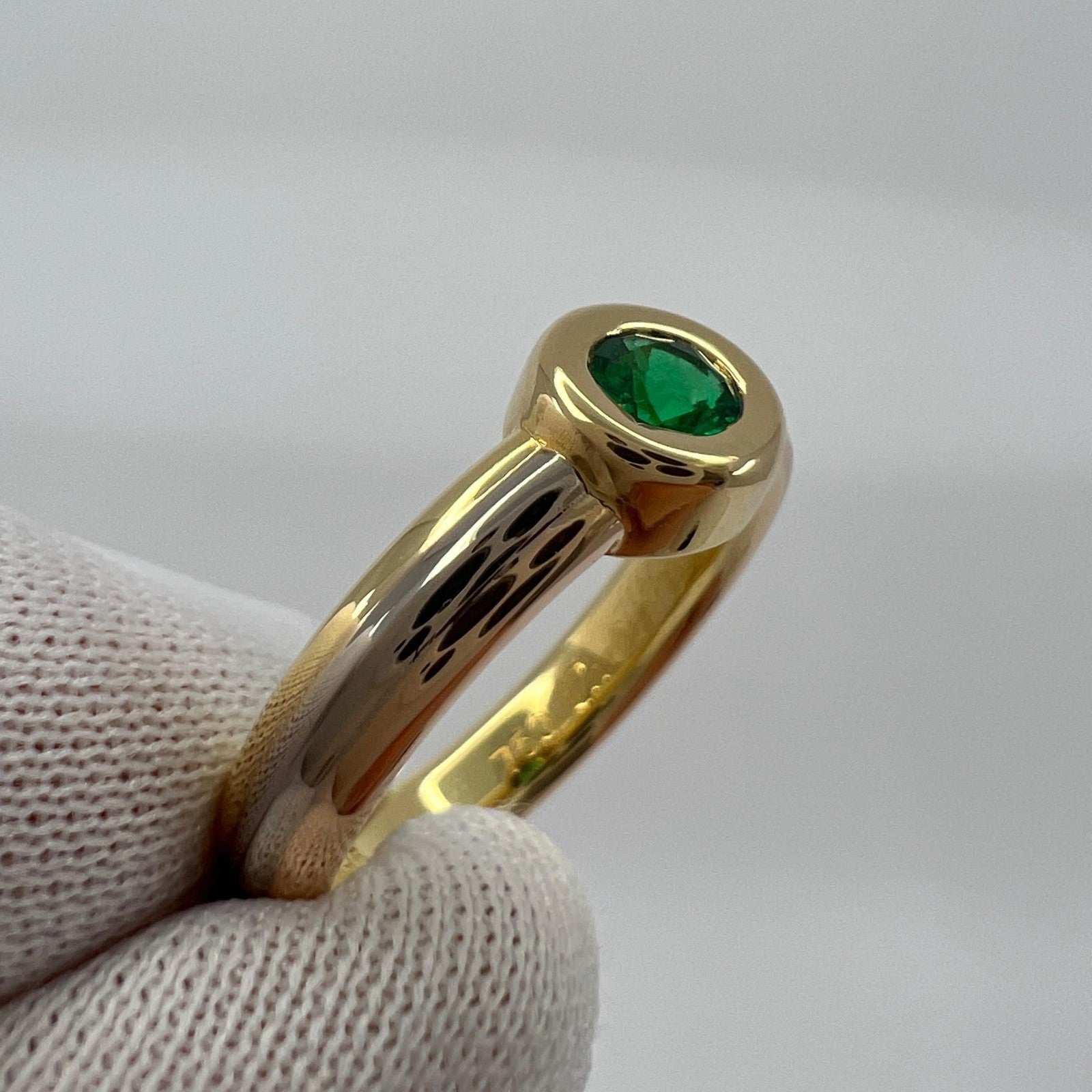 Vintage Cartier Vivid Emerald Round 18k Tricolour Multi Tone Gold Solitaire Ring — view 3