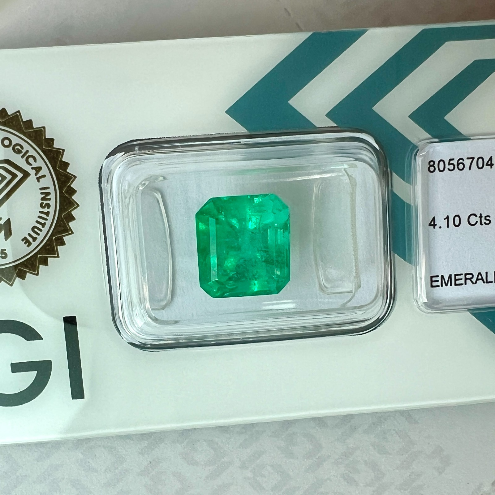 4.10ct Natural IGI CERTIFIED COLOMBIAN Emerald VIVID Green OCATGON Cut RARE Gem