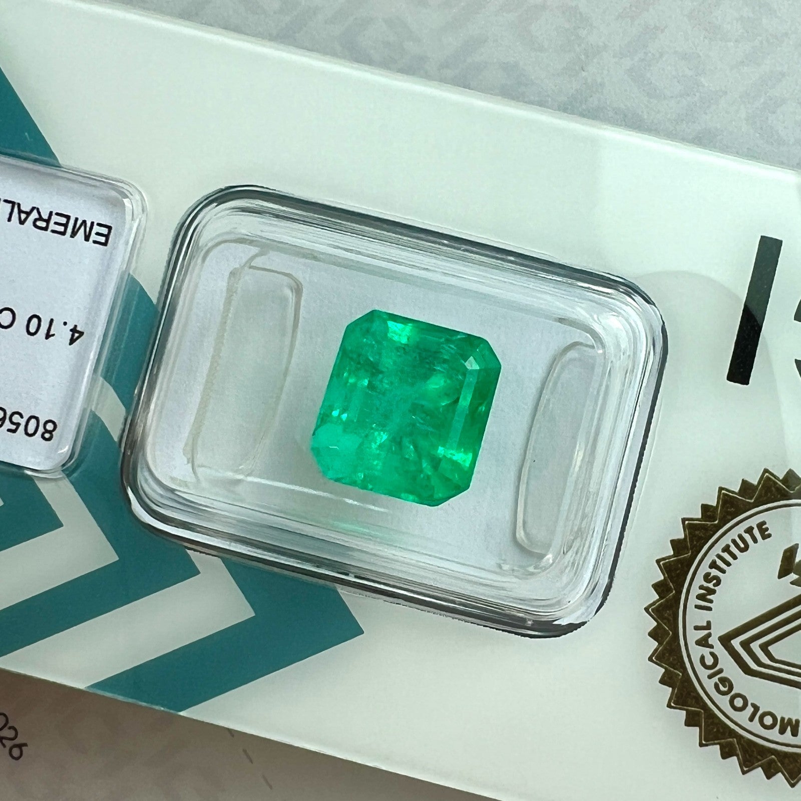 4.10ct Natural IGI CERTIFIED COLOMBIAN Emerald VIVID Green OCATGON Cut RARE Gem — view 5