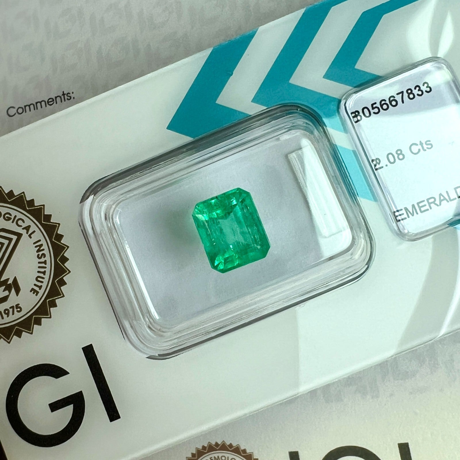 2.08ct IGI CERTIFIED Natural COLOMBIAN Emerald VIVID Green OCATGON Cut RARE Gem — view 2